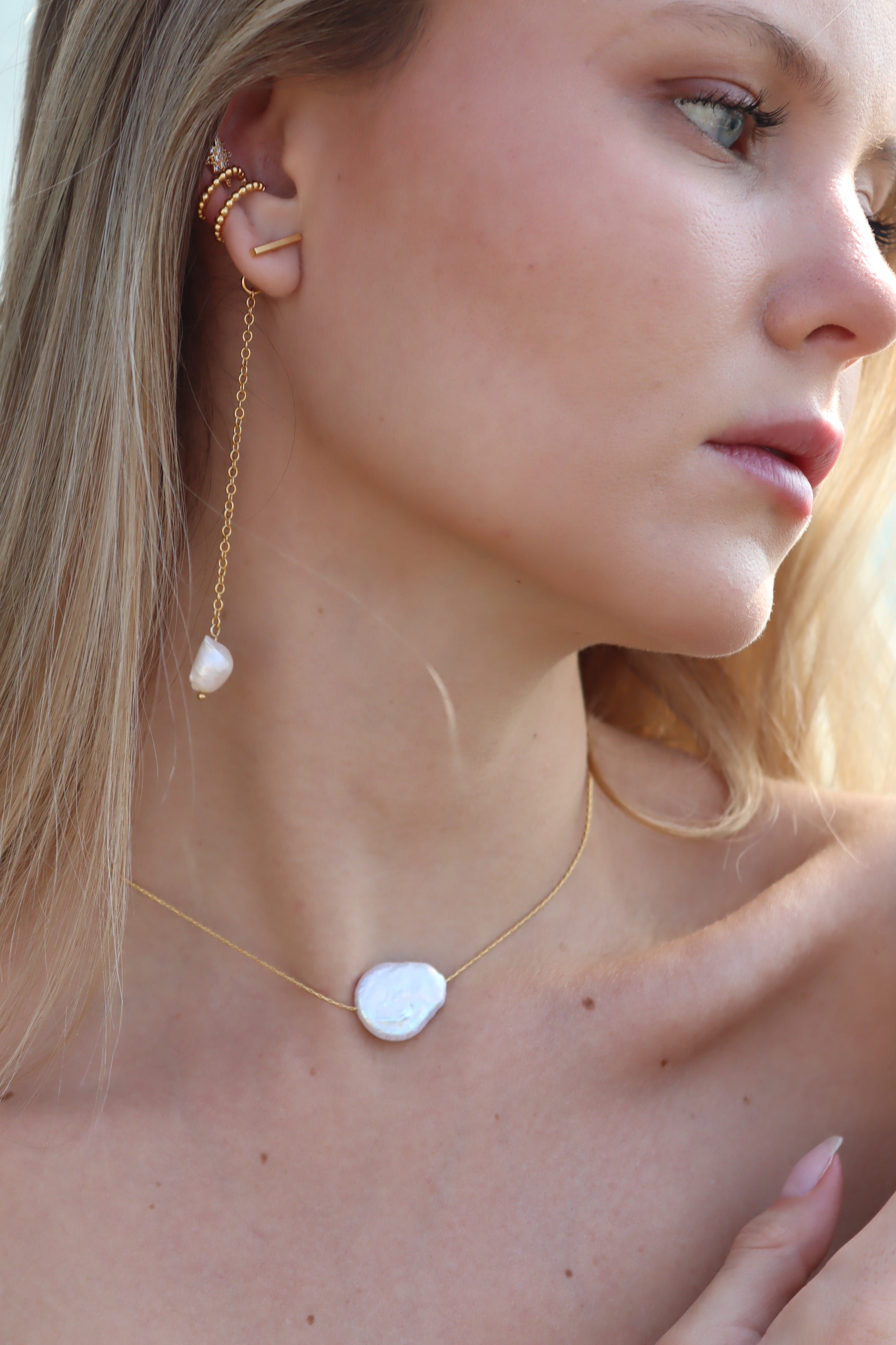 עגילי פנינה חובקים אלין