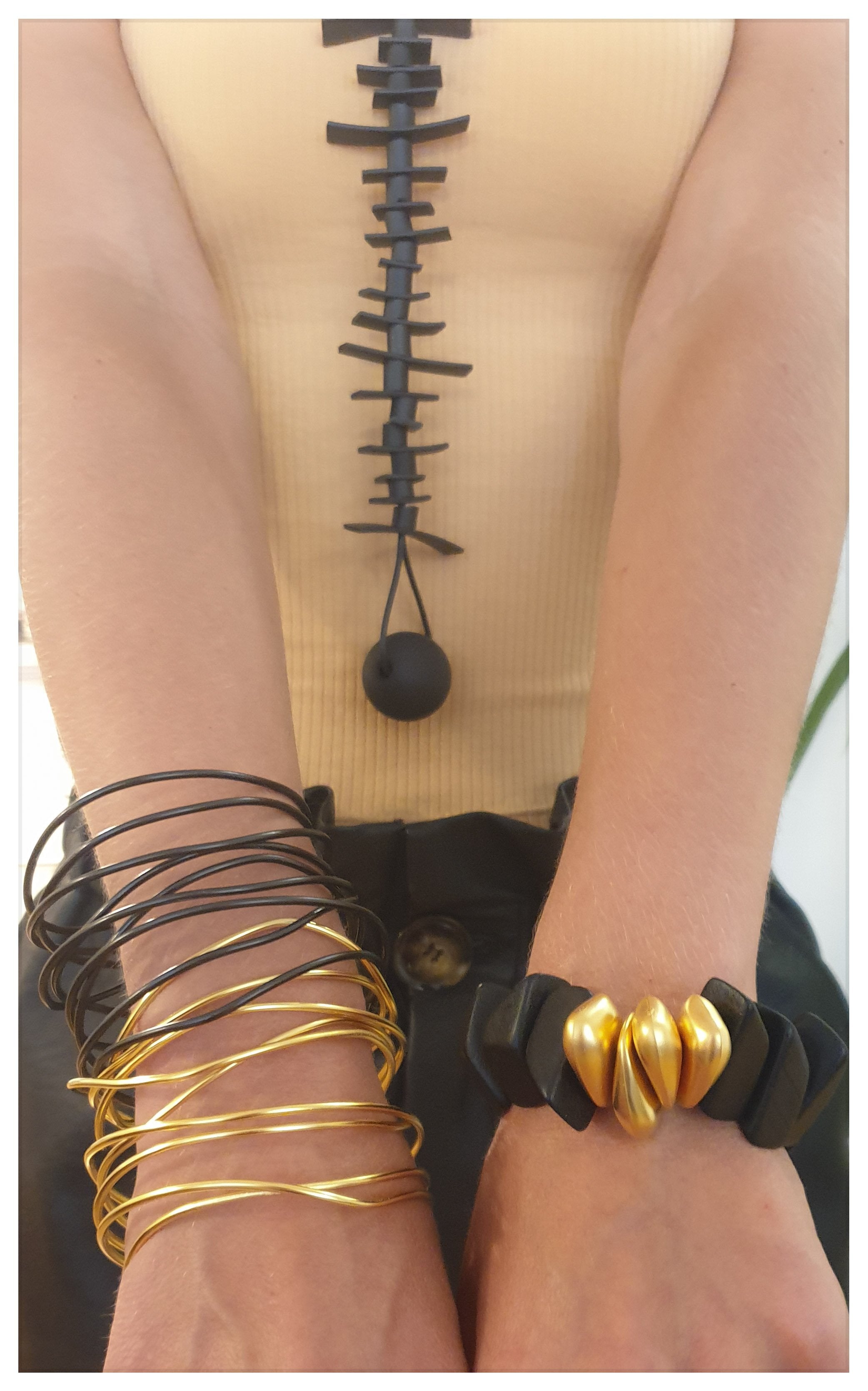 צמיד נמתח עץ ופלחי ציפ