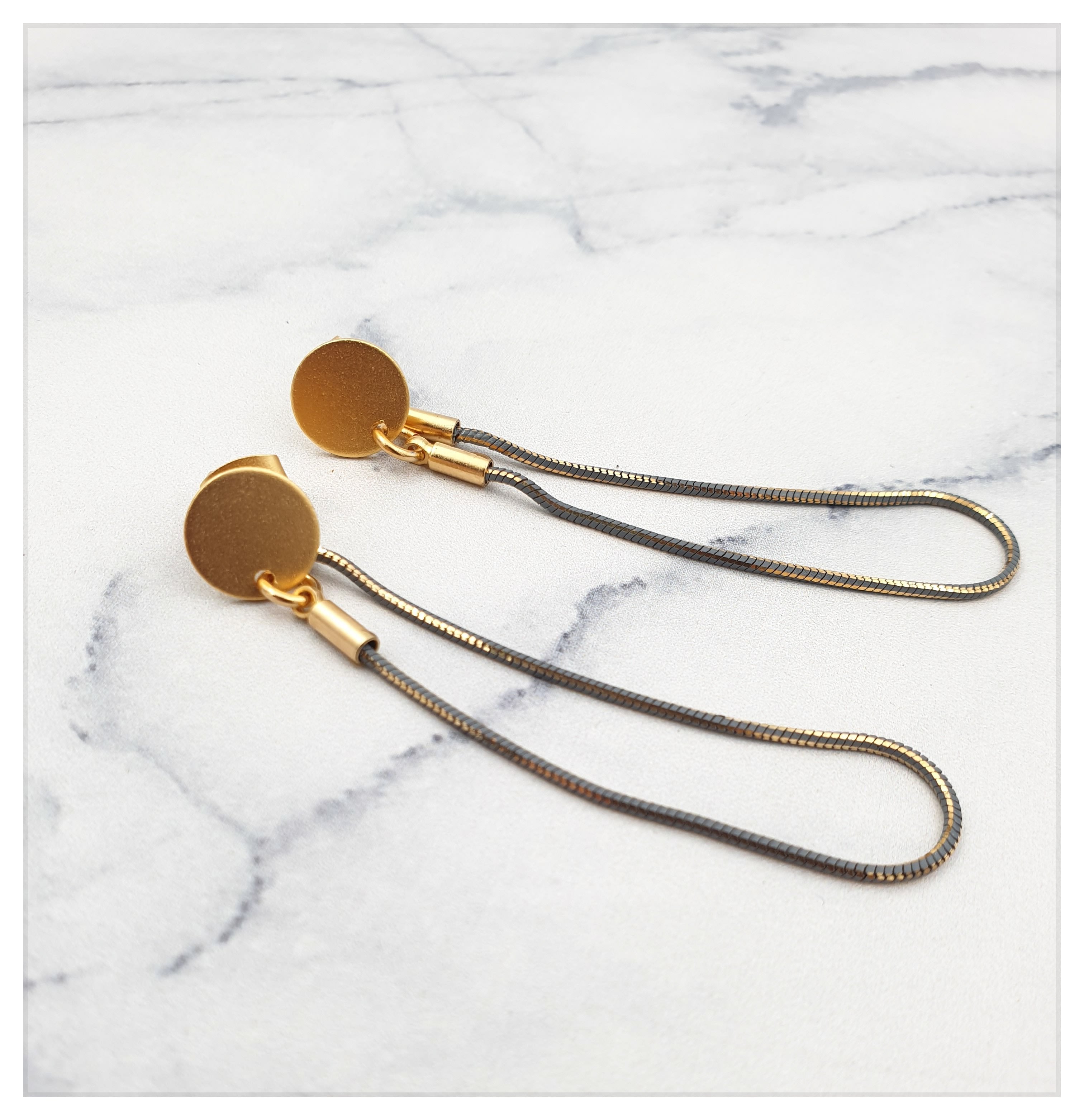 עגילי לופ צמודים