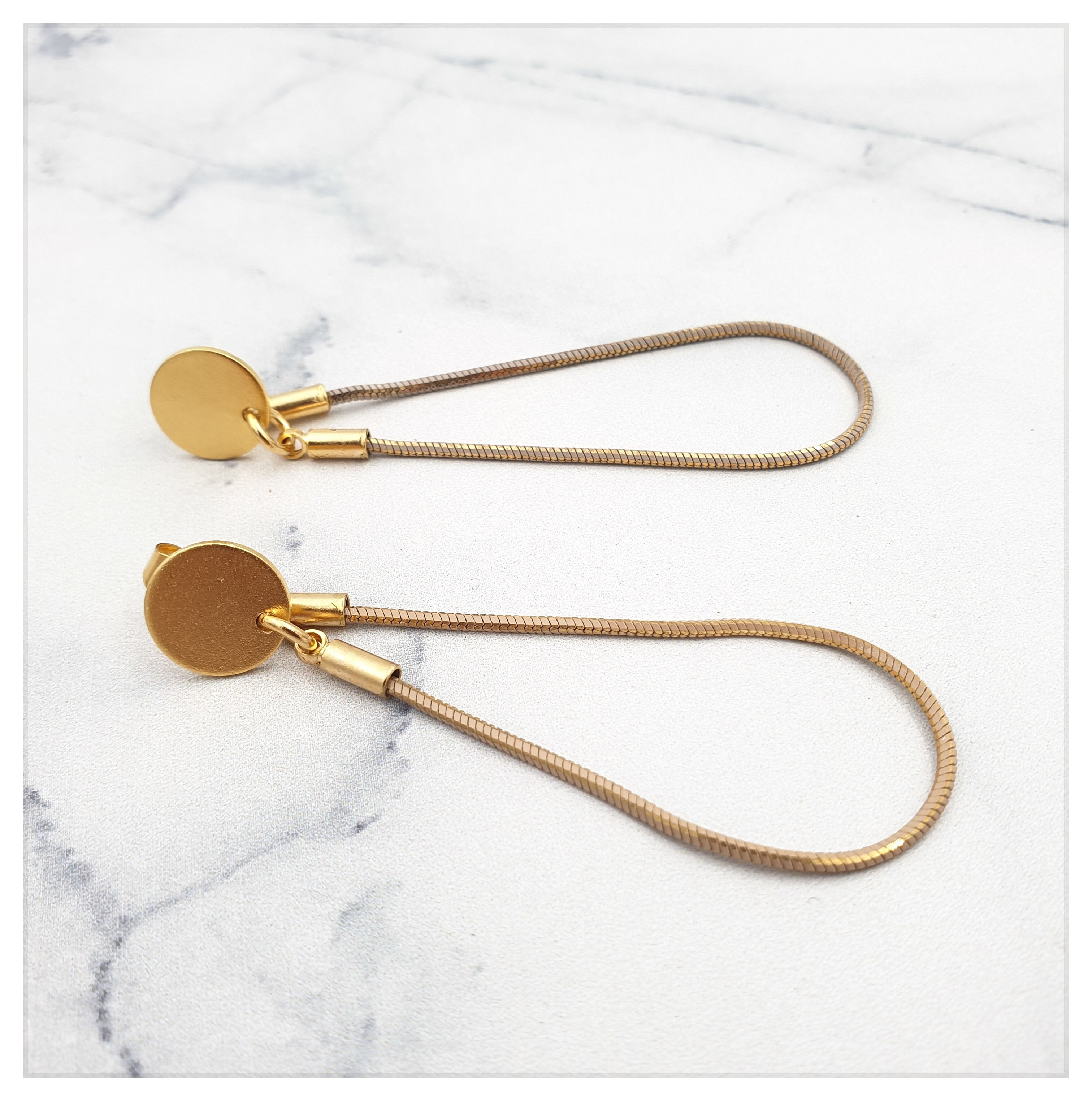 עגילי לופ צמודים