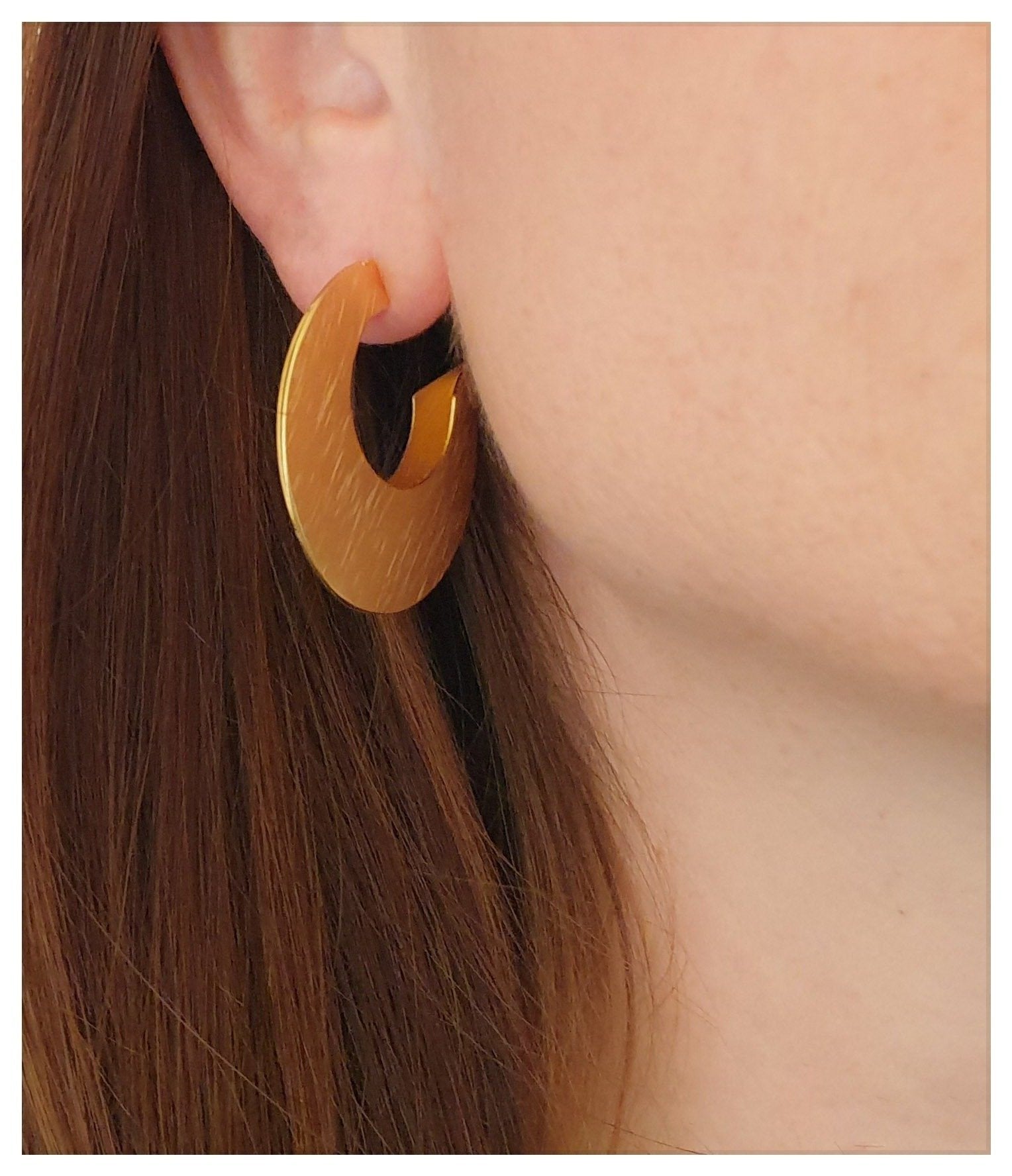 עגילי חישוק צמודים גדולים