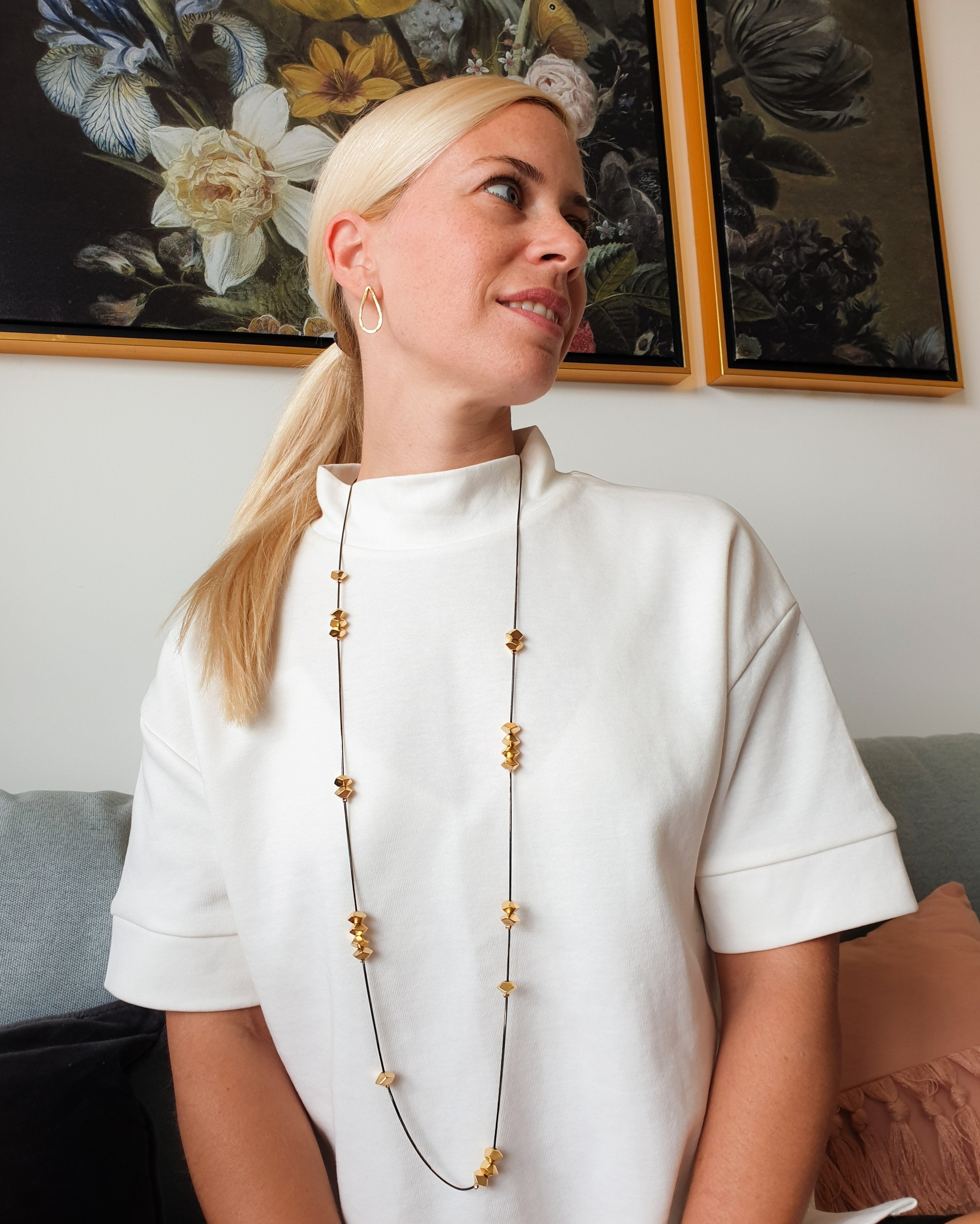 עגילי טיפה חלולה צמודים עבודת יד זהב