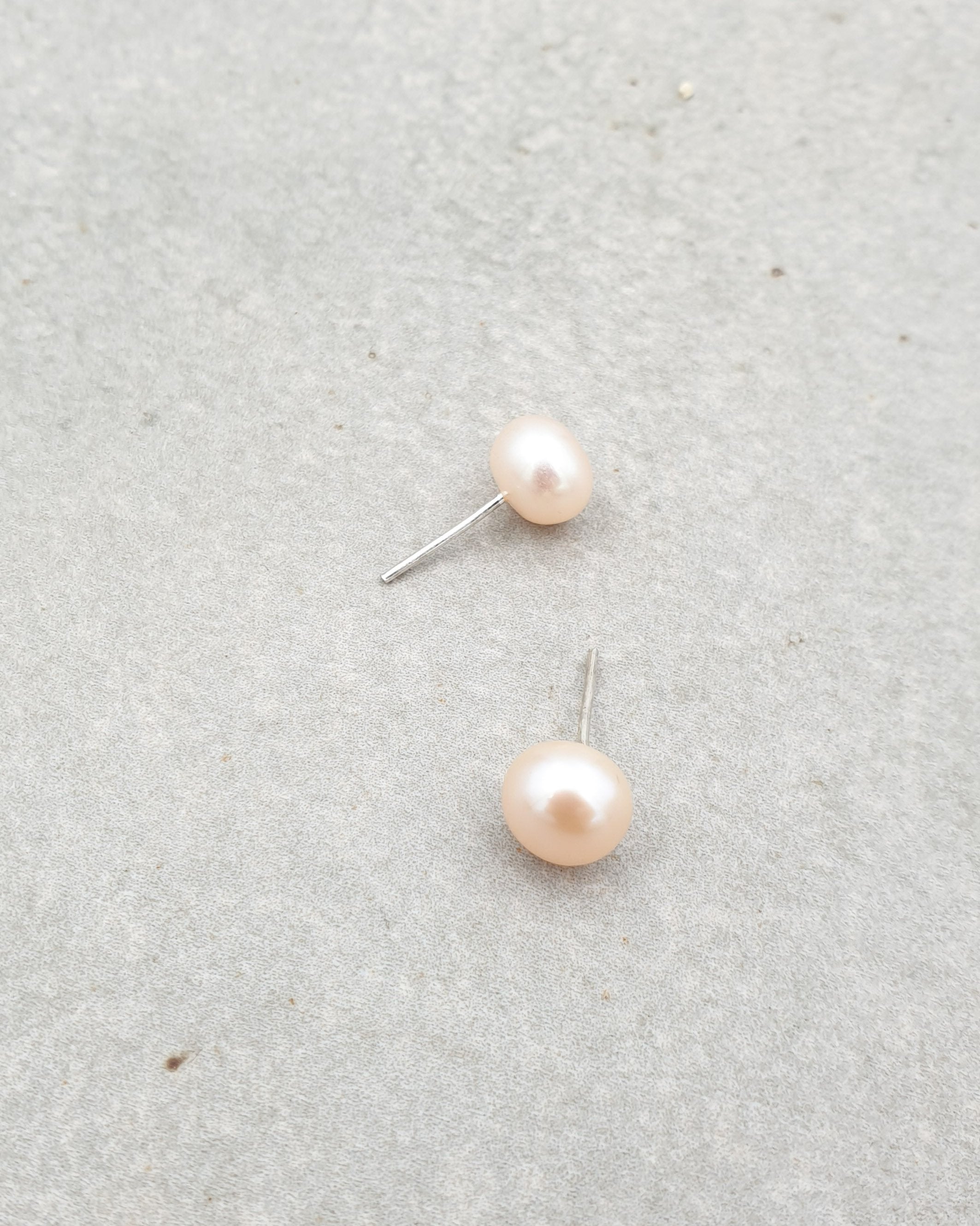 עגילי פנינים אמתיות  צמודים