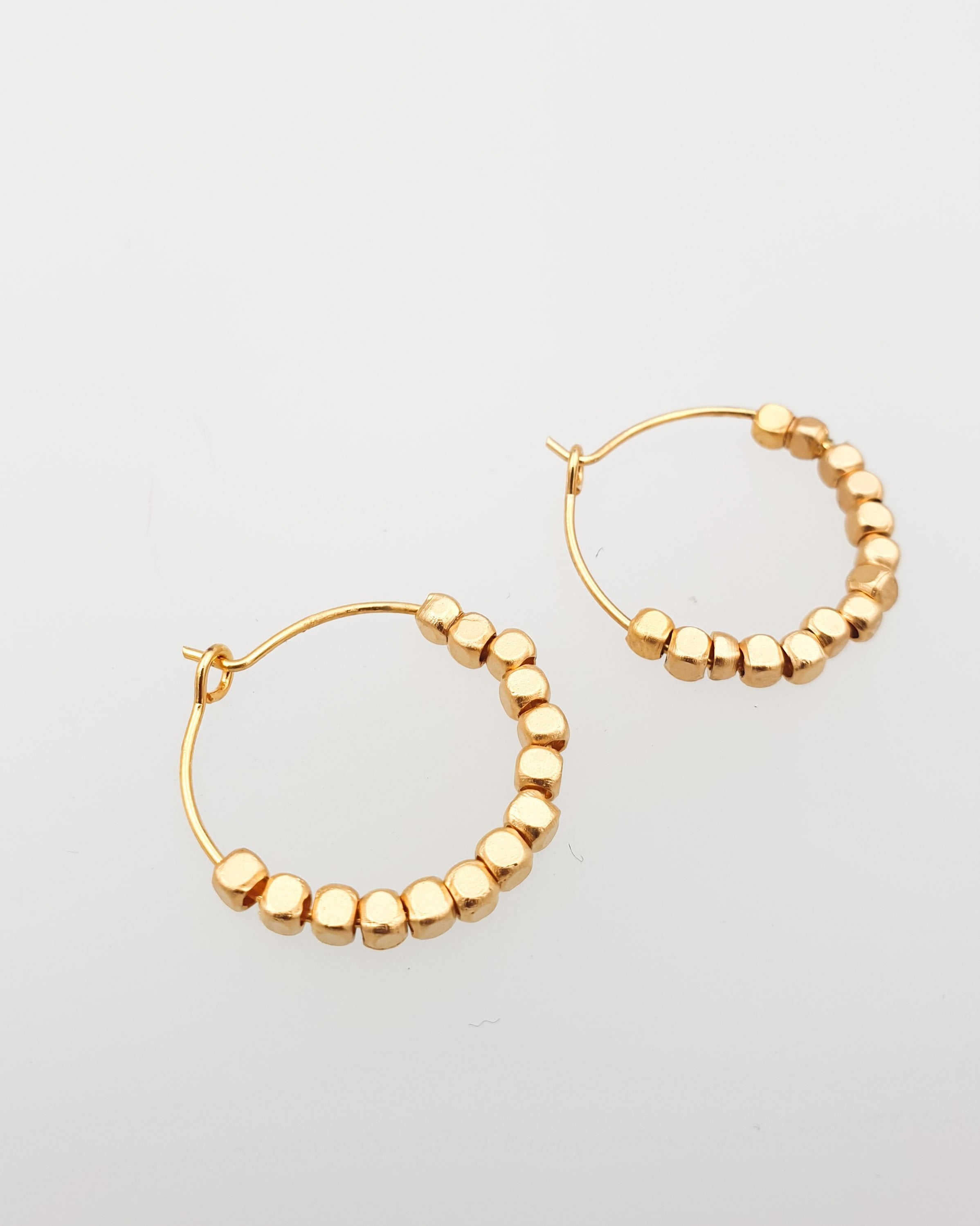 עגילי חישוק קוביות קטנטנות קטן