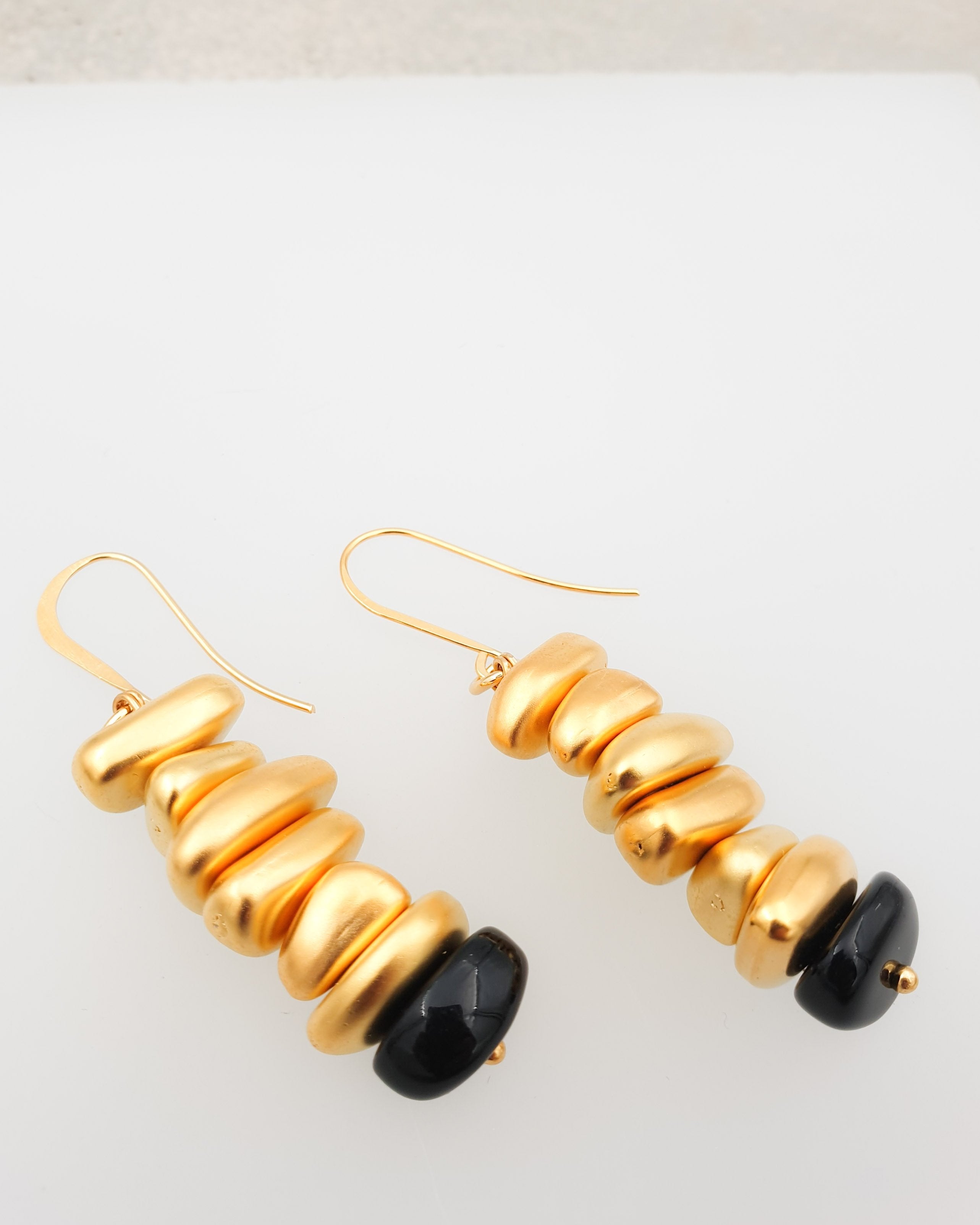 עגילי פלחים מאונך שחור