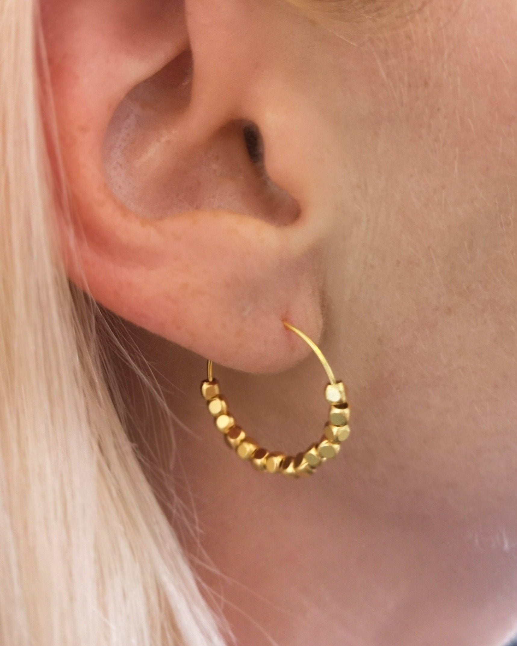 עגילי חישוק קוביות קטנטנות קטן