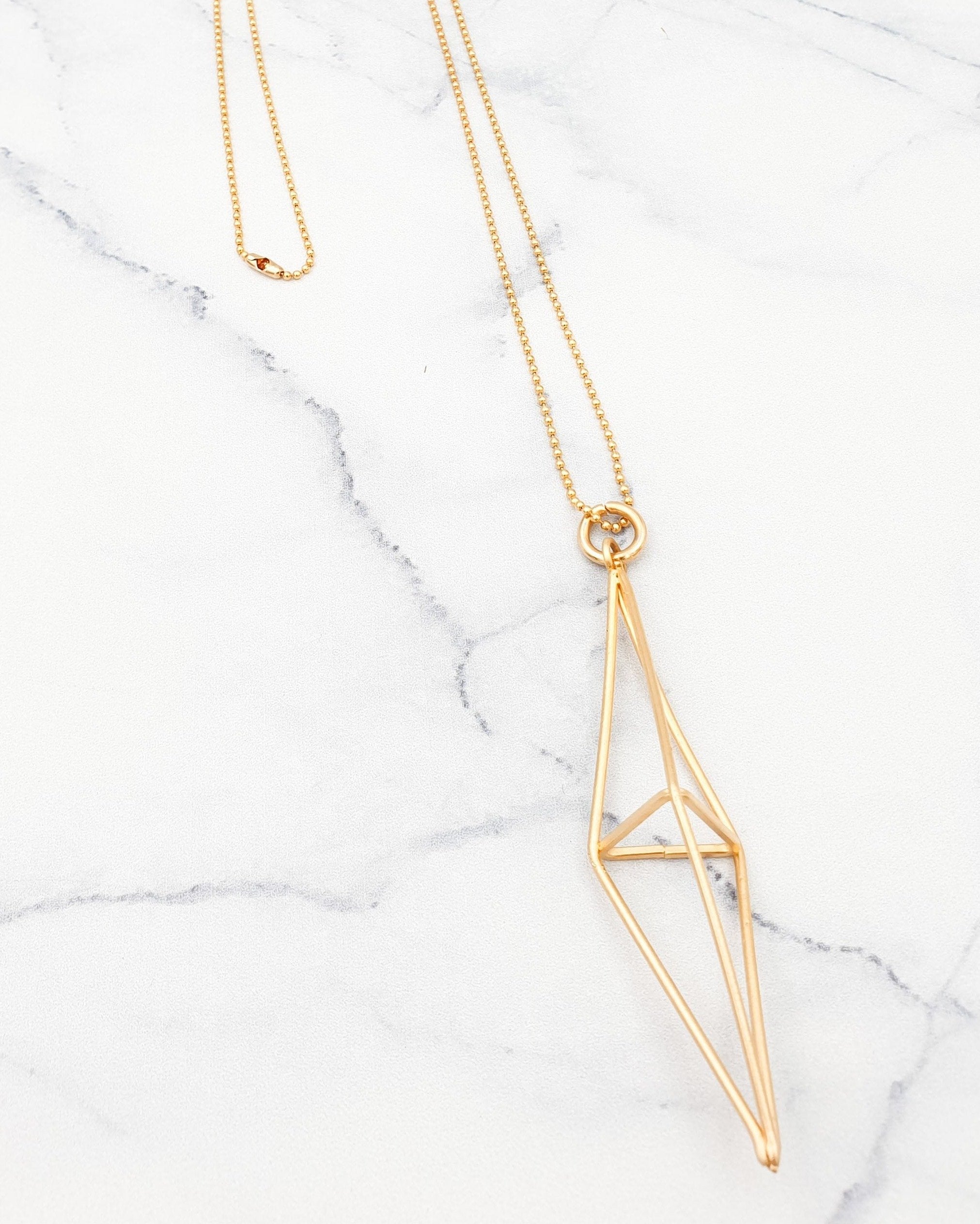 שרשרת משולש נפח מוארך