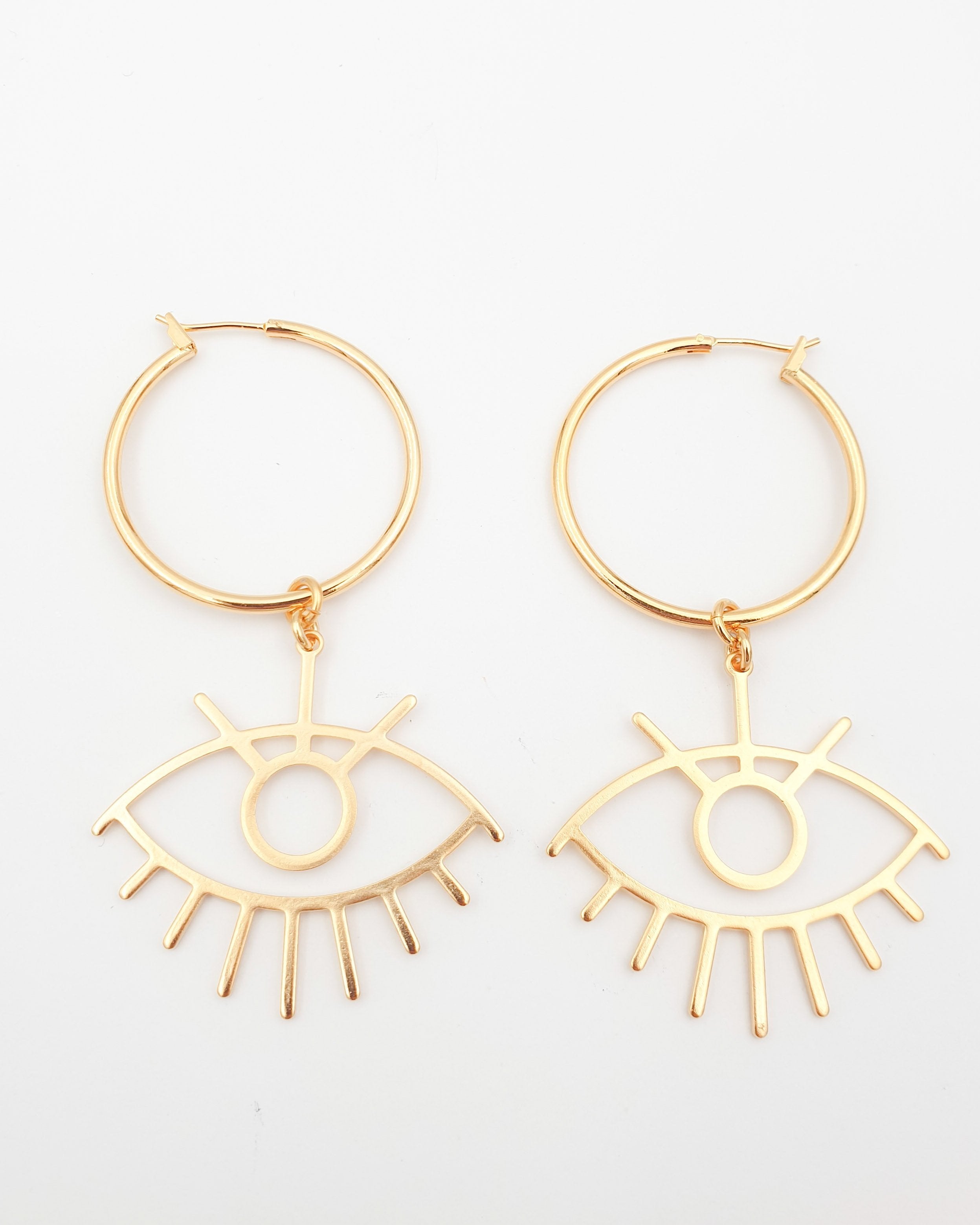 עגילי חישוק עין פקוחה