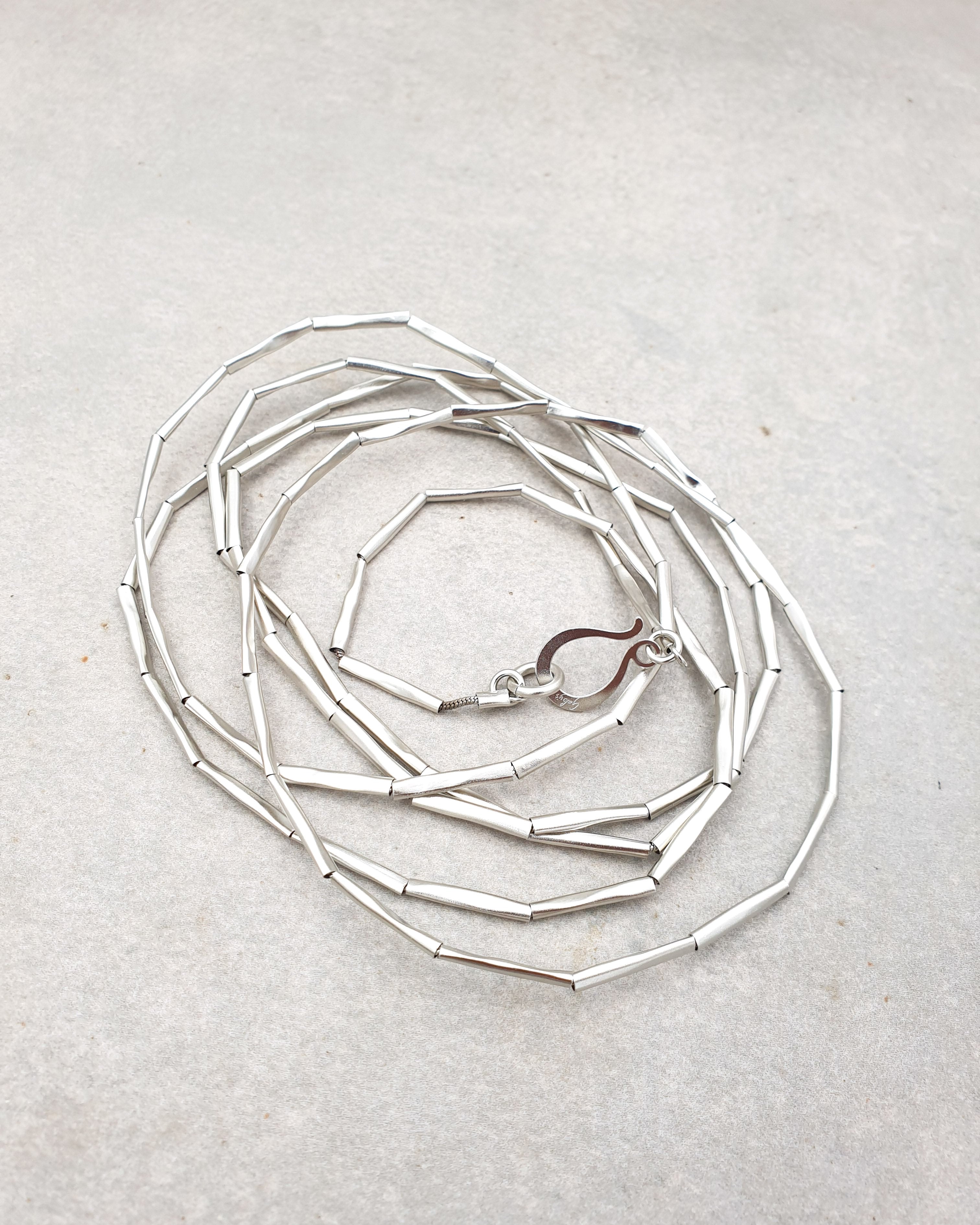 שרשרת עצמות ארוכה עבודת יד