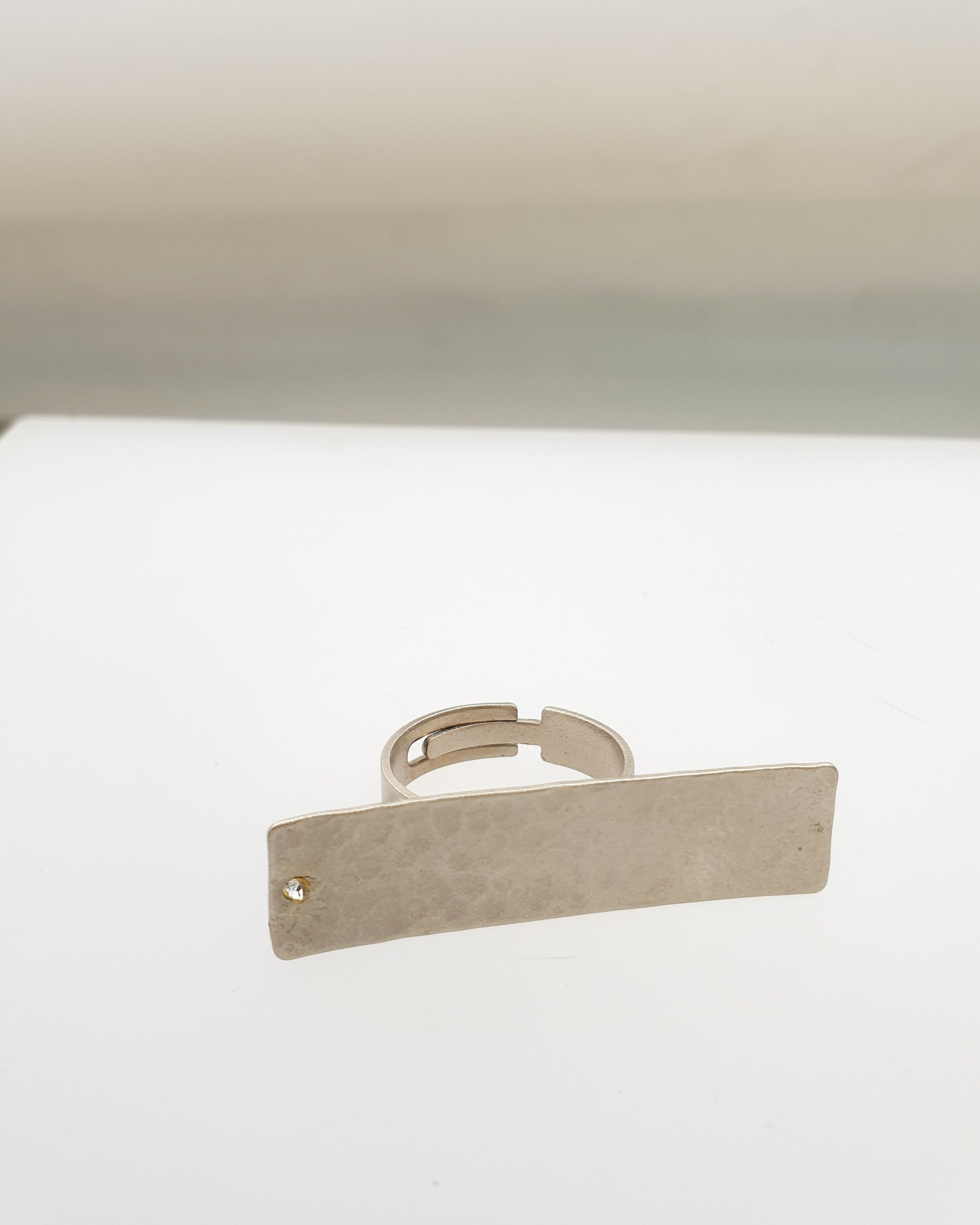 טבעת מלבן רקוע עבודת יד