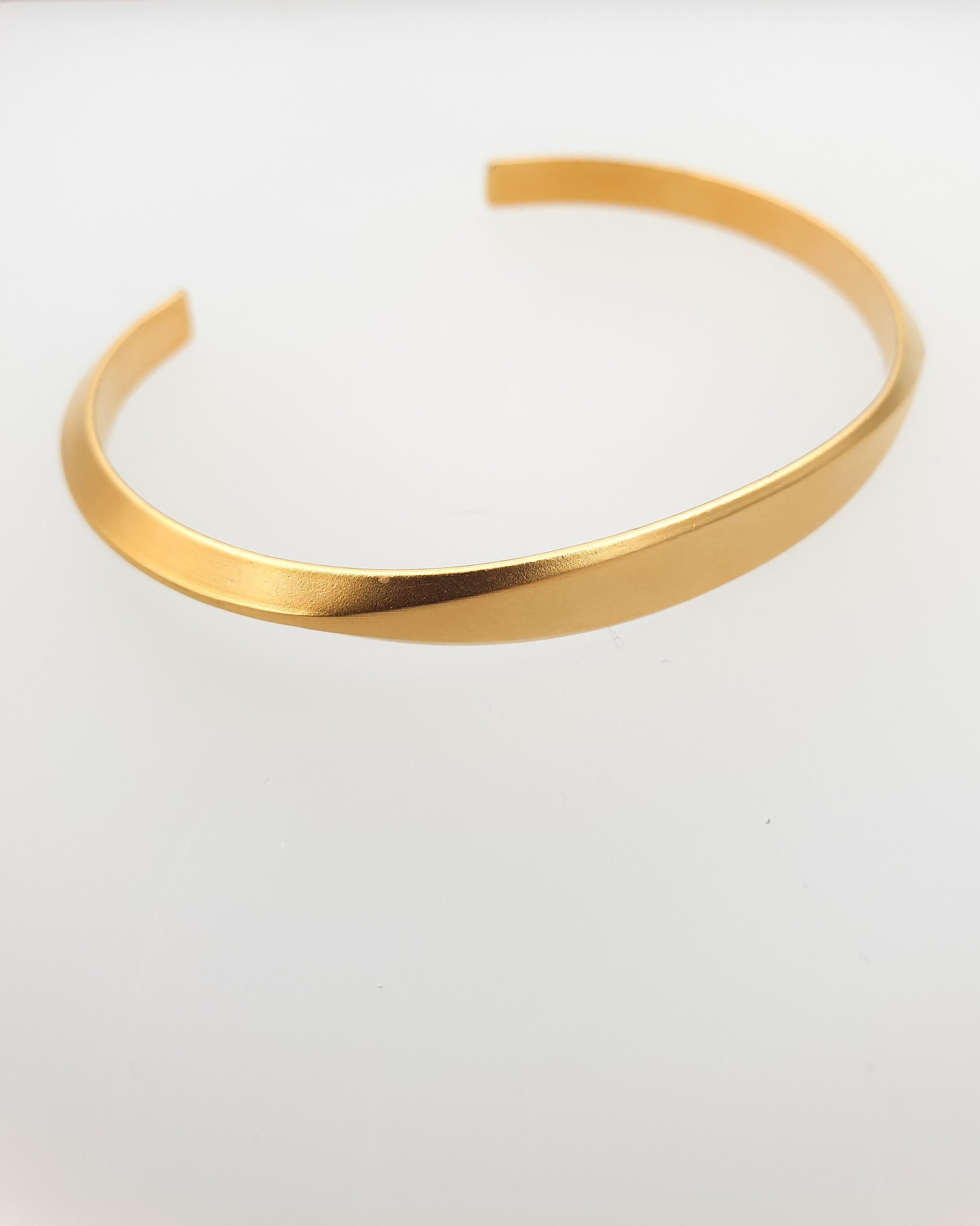 צמיד קשיח מוחלק