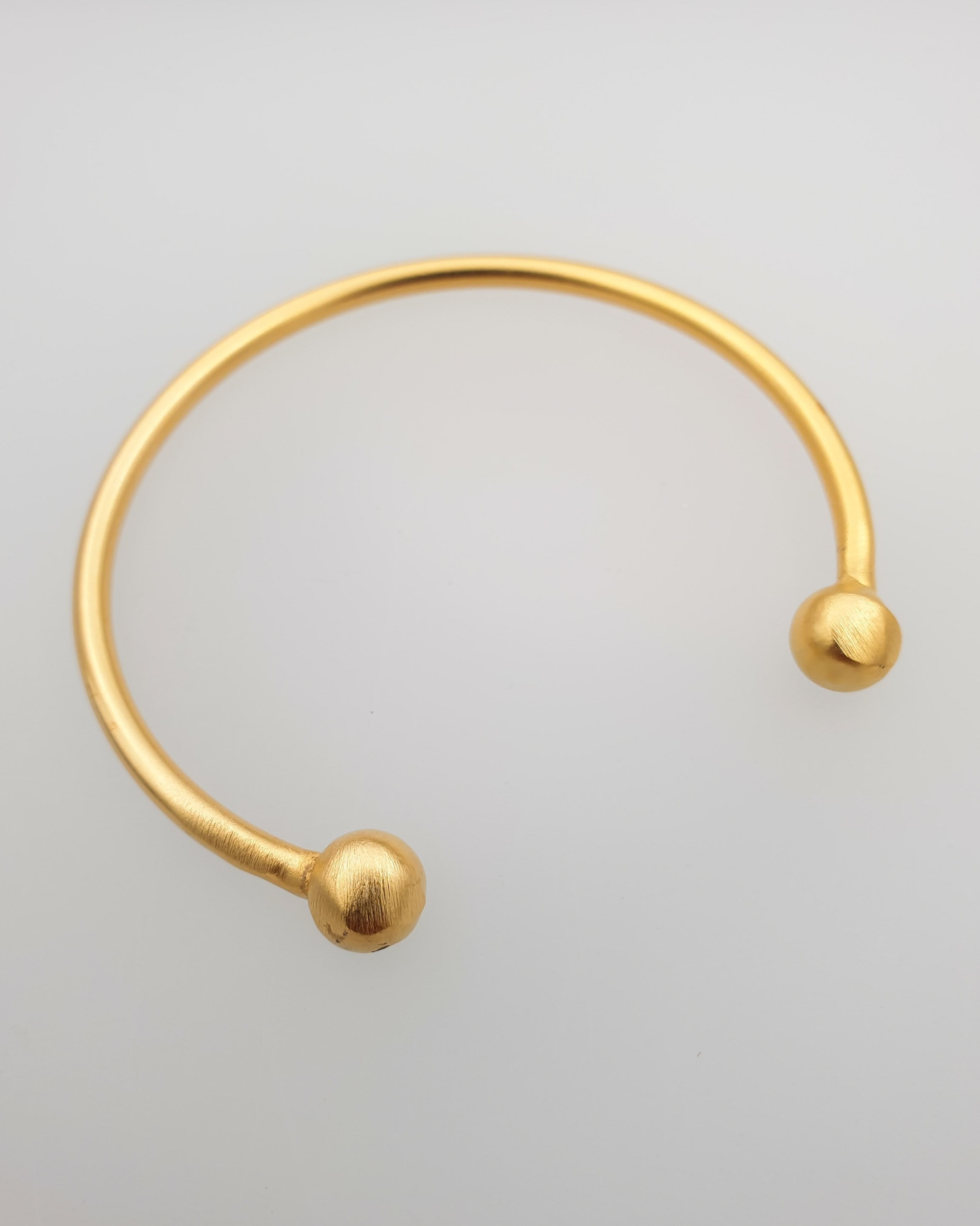 צמיד פירסינג כדורים