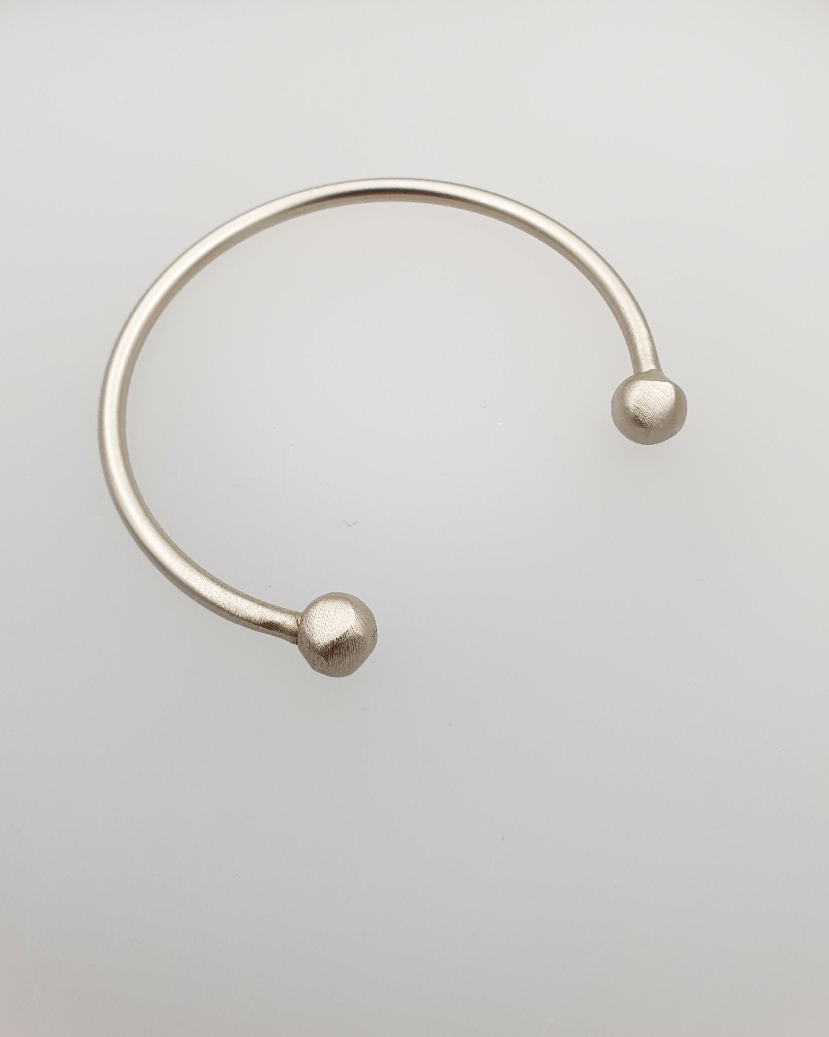 צמיד פירסינג כדורים