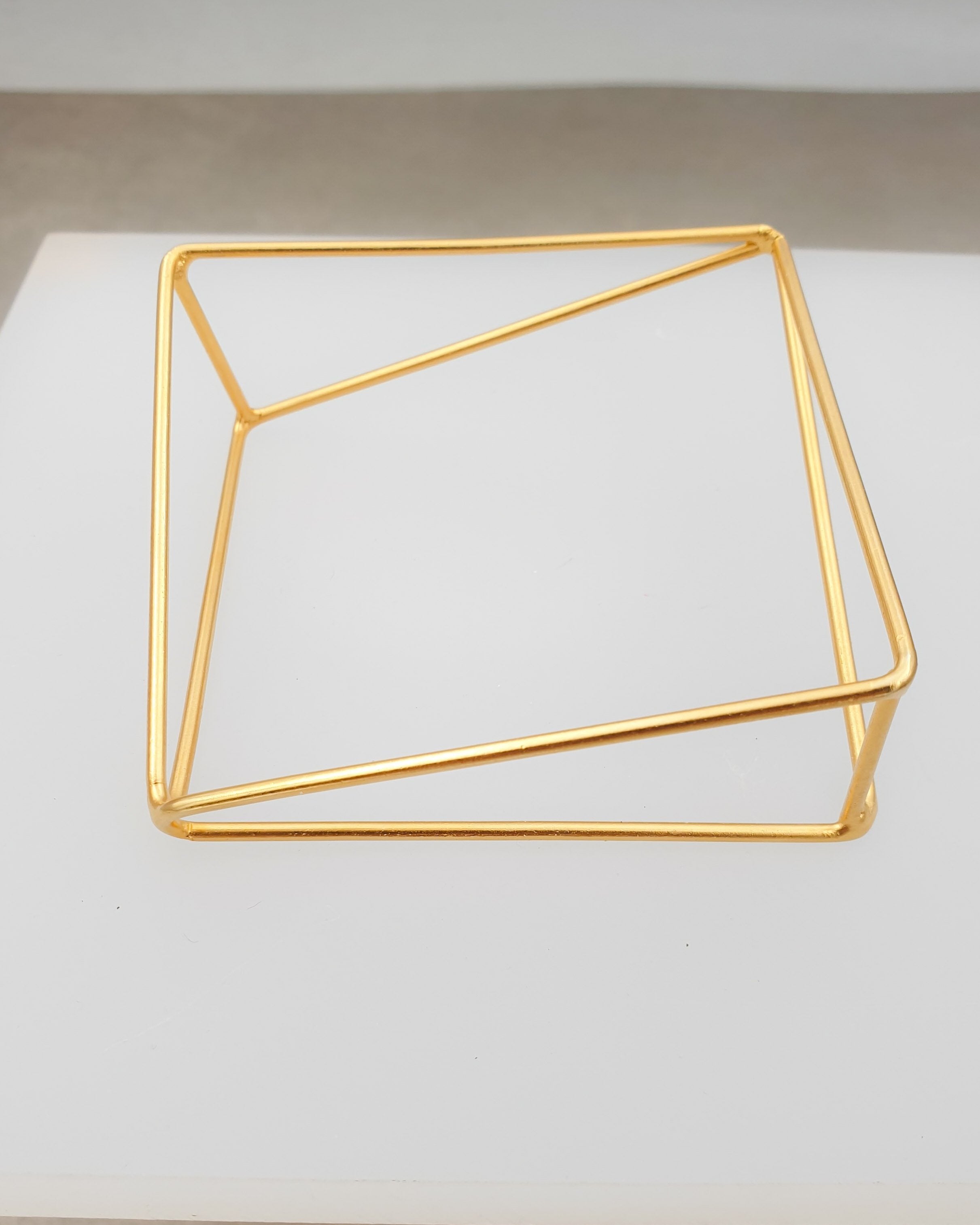 צמיד משולשים חלולים