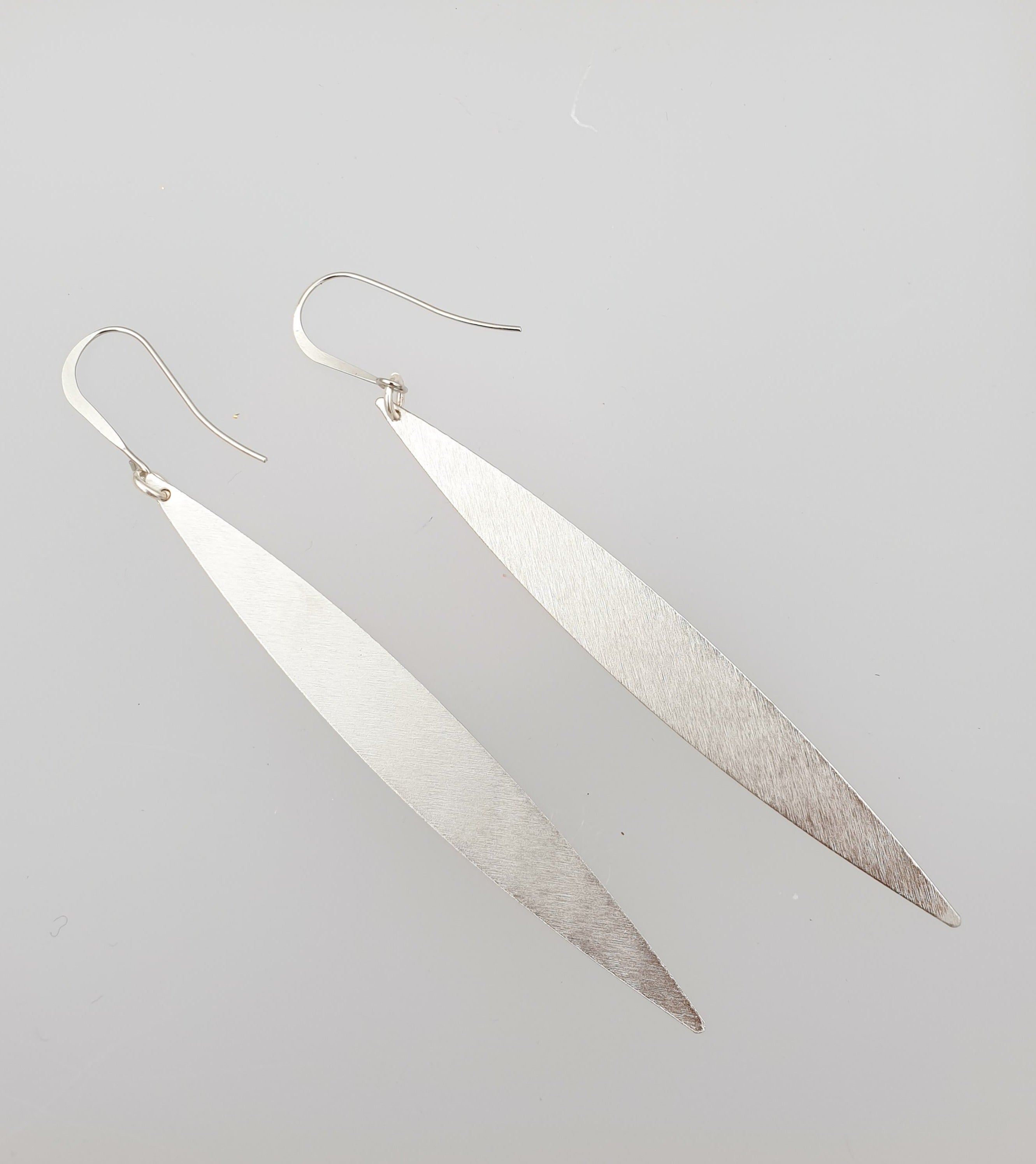 עגילי עלה שפיצי מחורץ ארוך