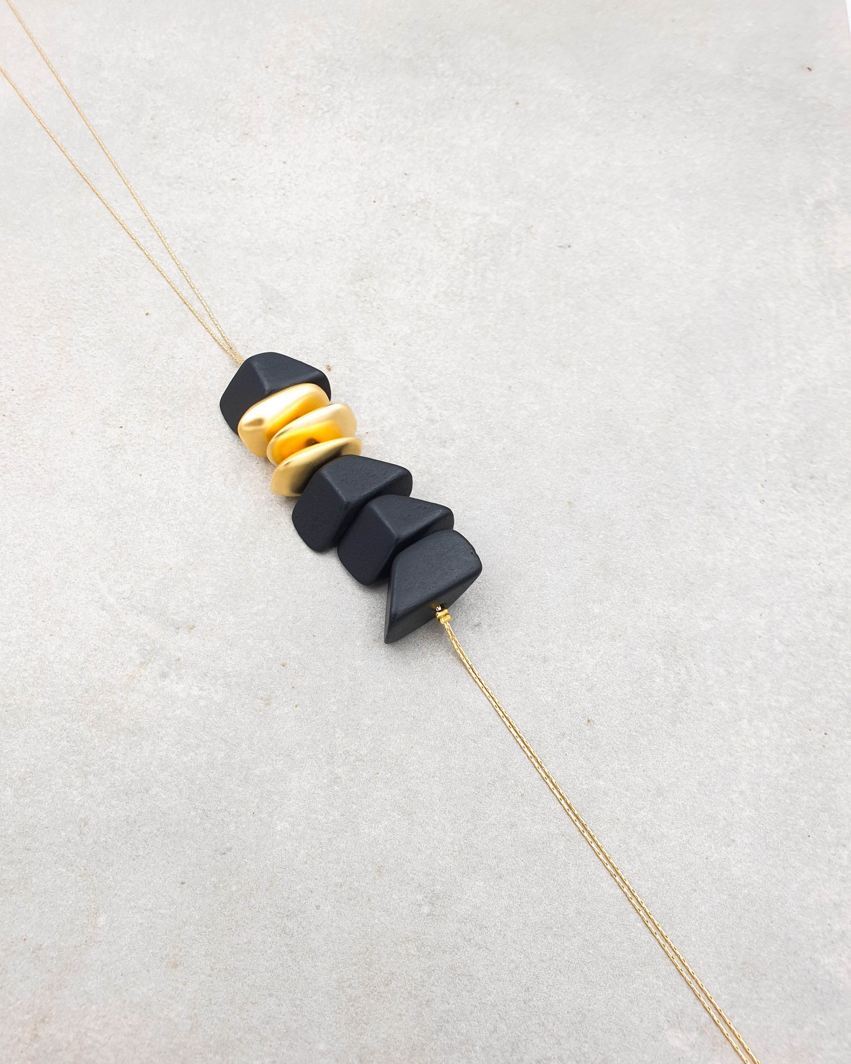 שרשרת עניבה צ'יפס פלחים שחור