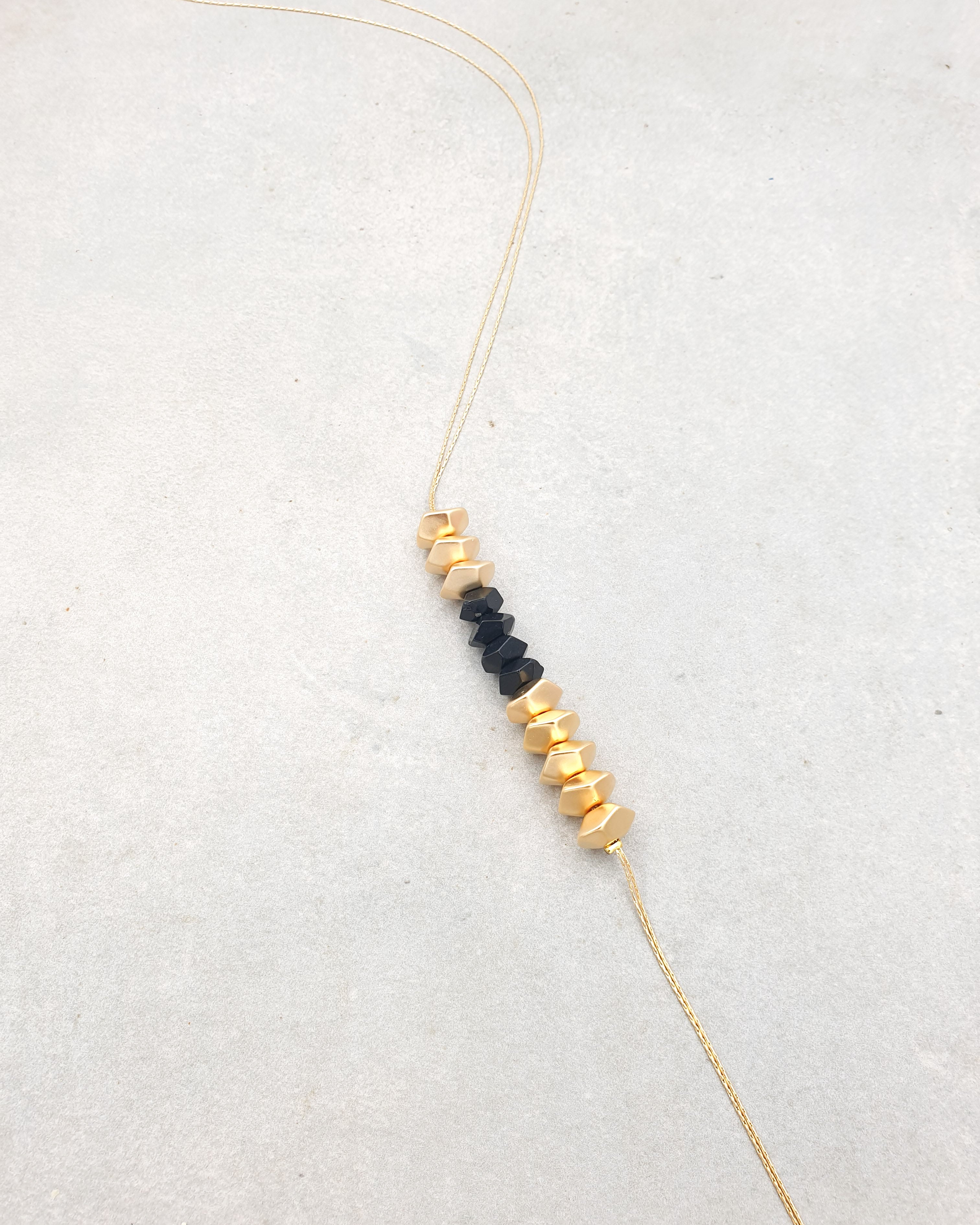 שרשרת עניבה יהלומים שחור זהב