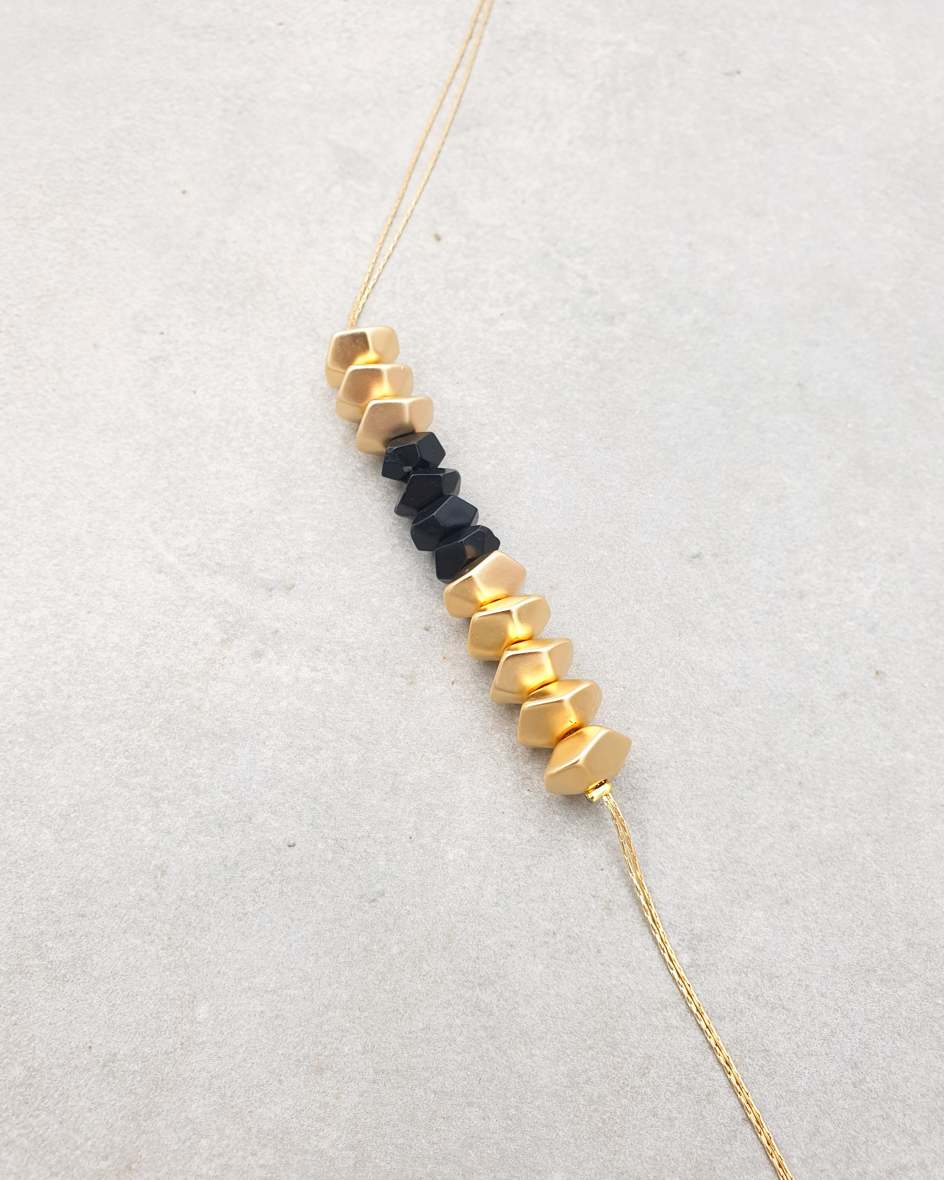 שרשרת עניבה יהלומים שחור זהב