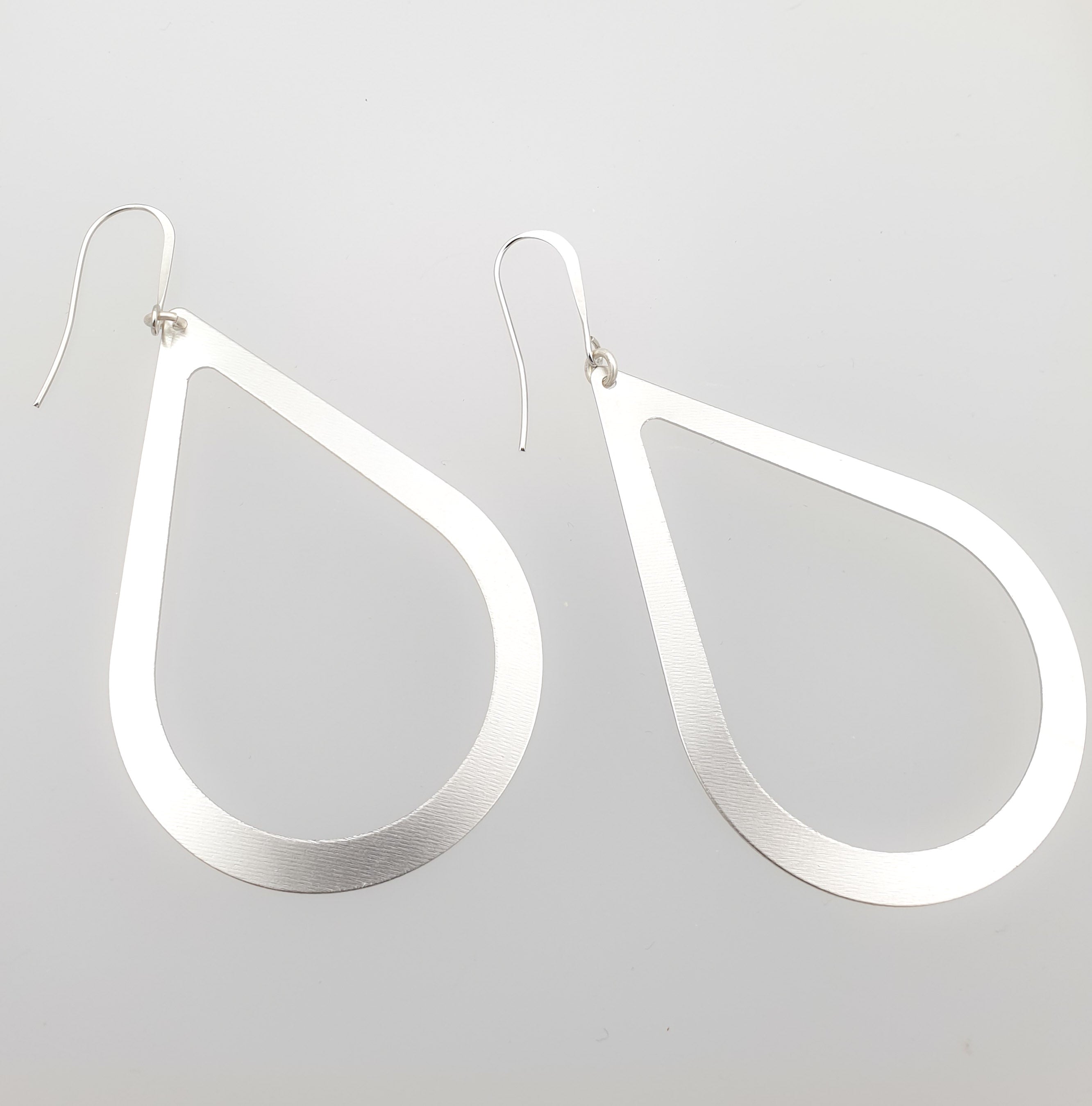 עגילי טיפה גדולה חלולה תלויים