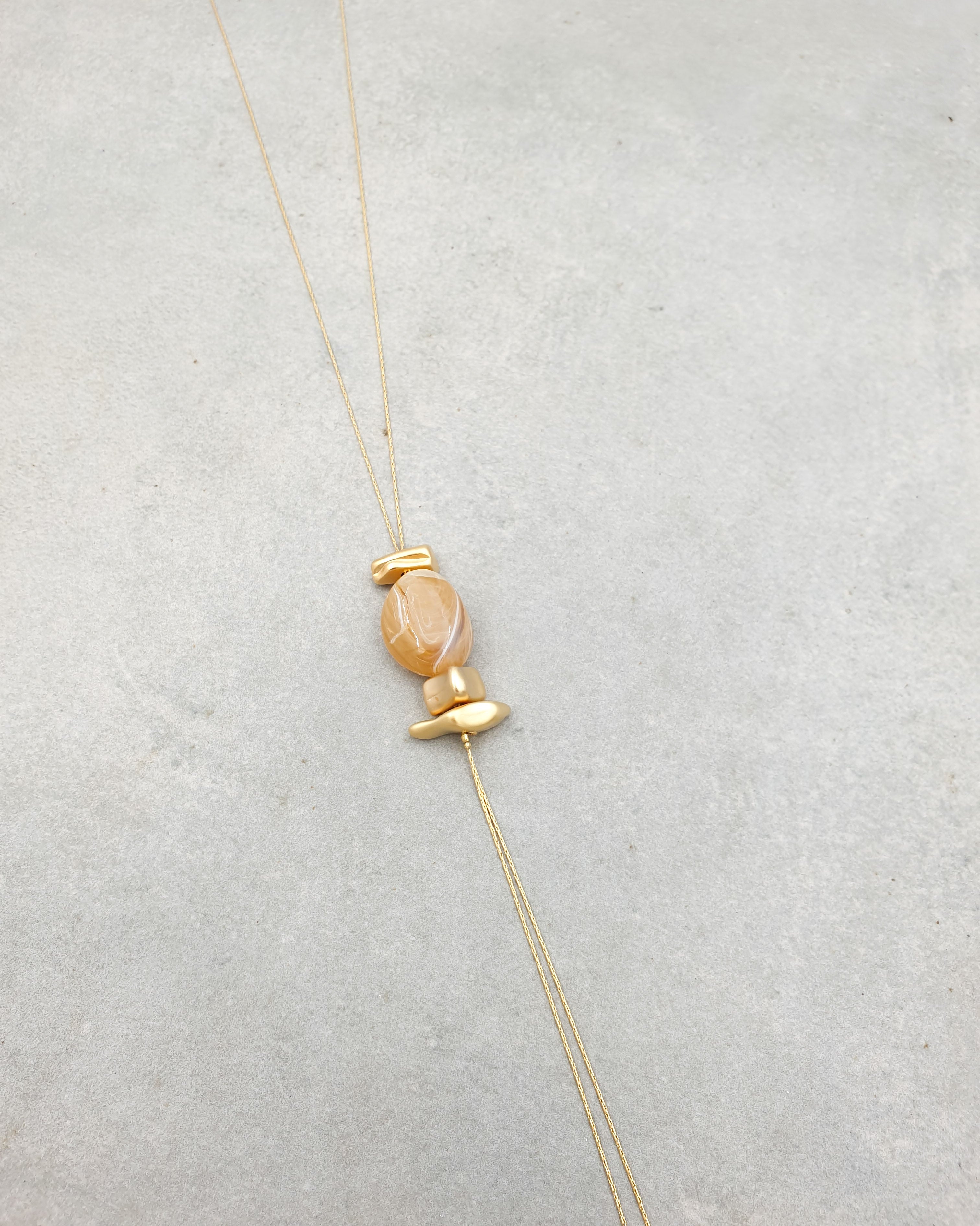 שרשרת עניבה אבנים פראית