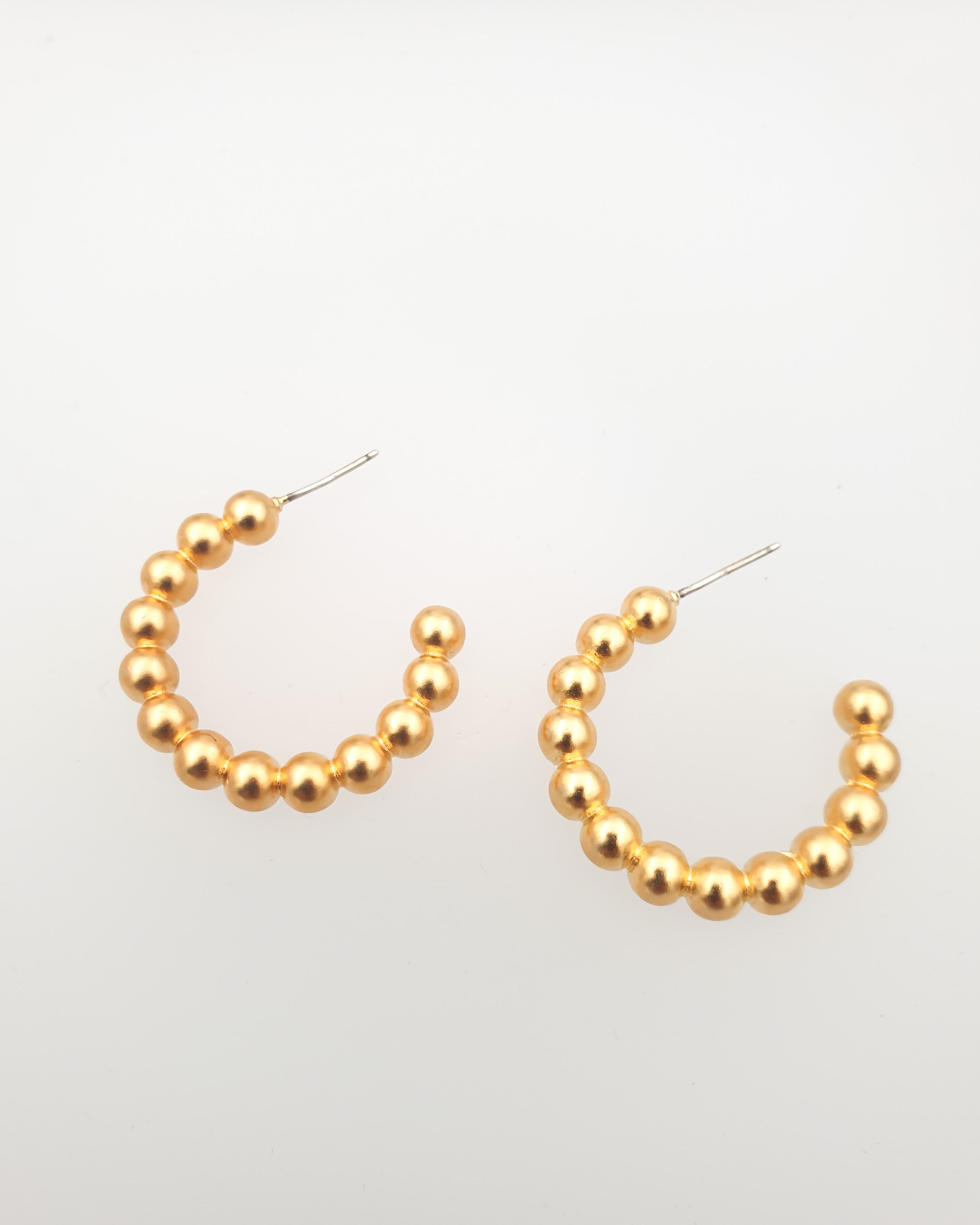 עגילי חישוק כדוריות גדולים