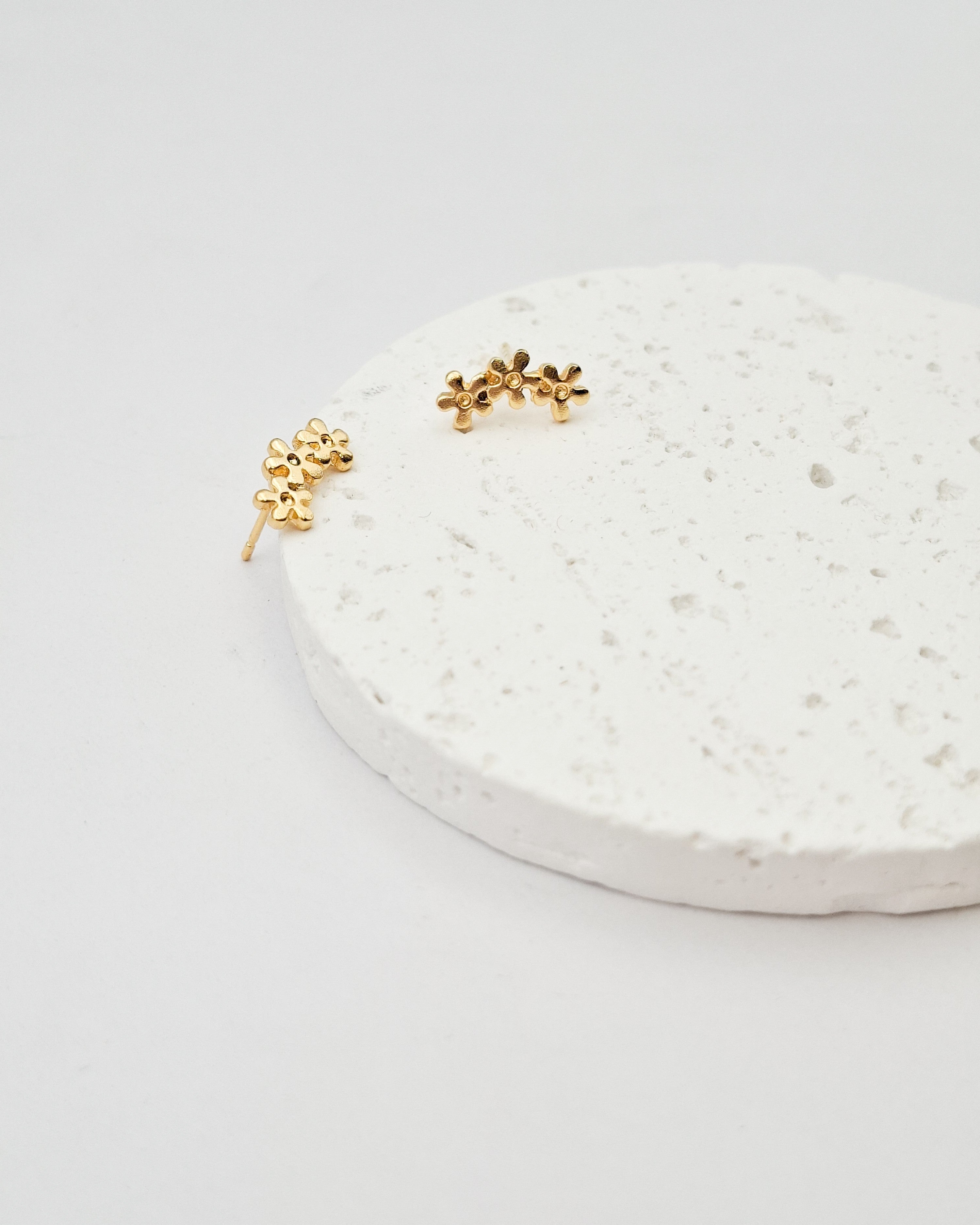 עגילי טריו פרחים צמודים