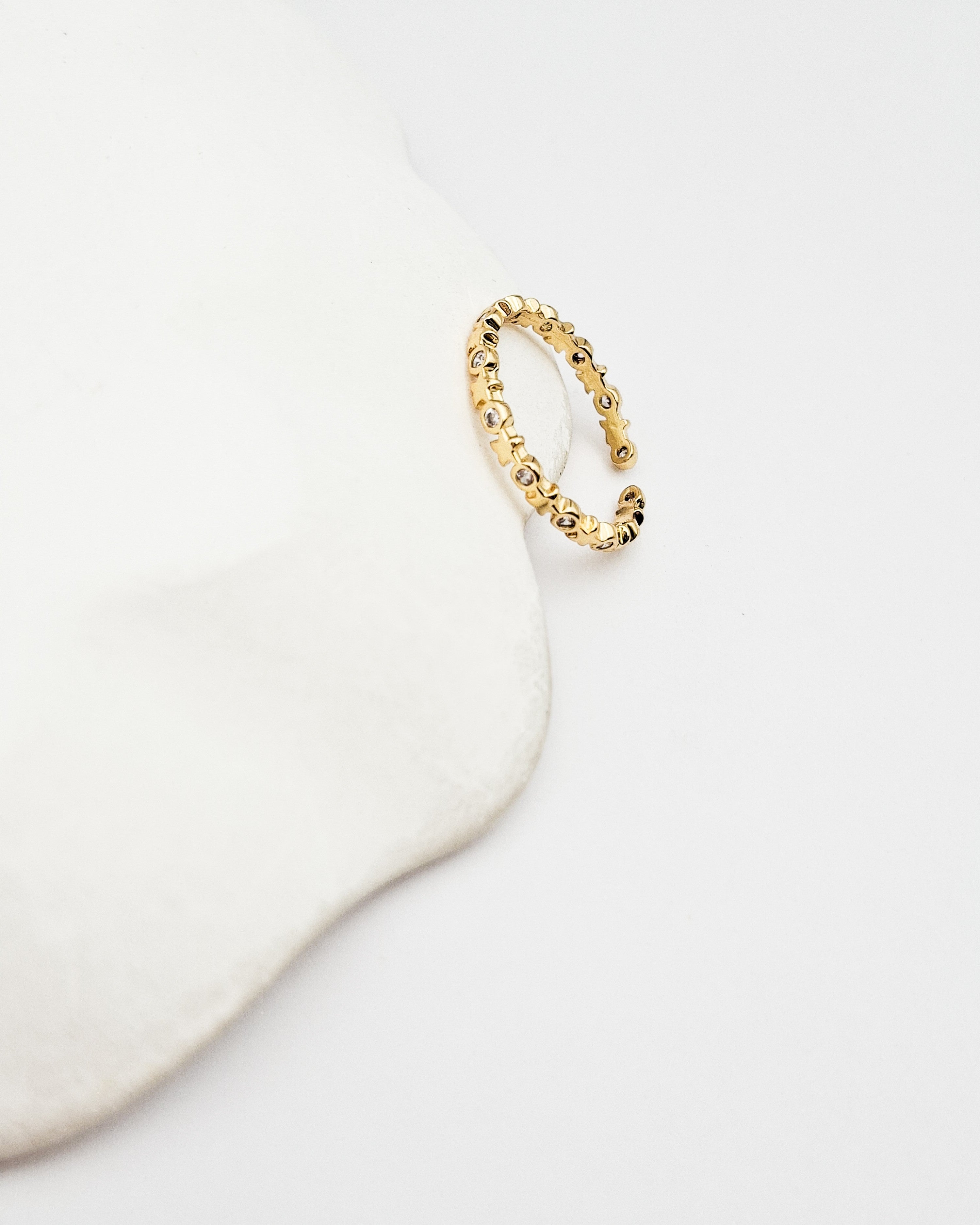 טבעת זירקונים וכוכבים