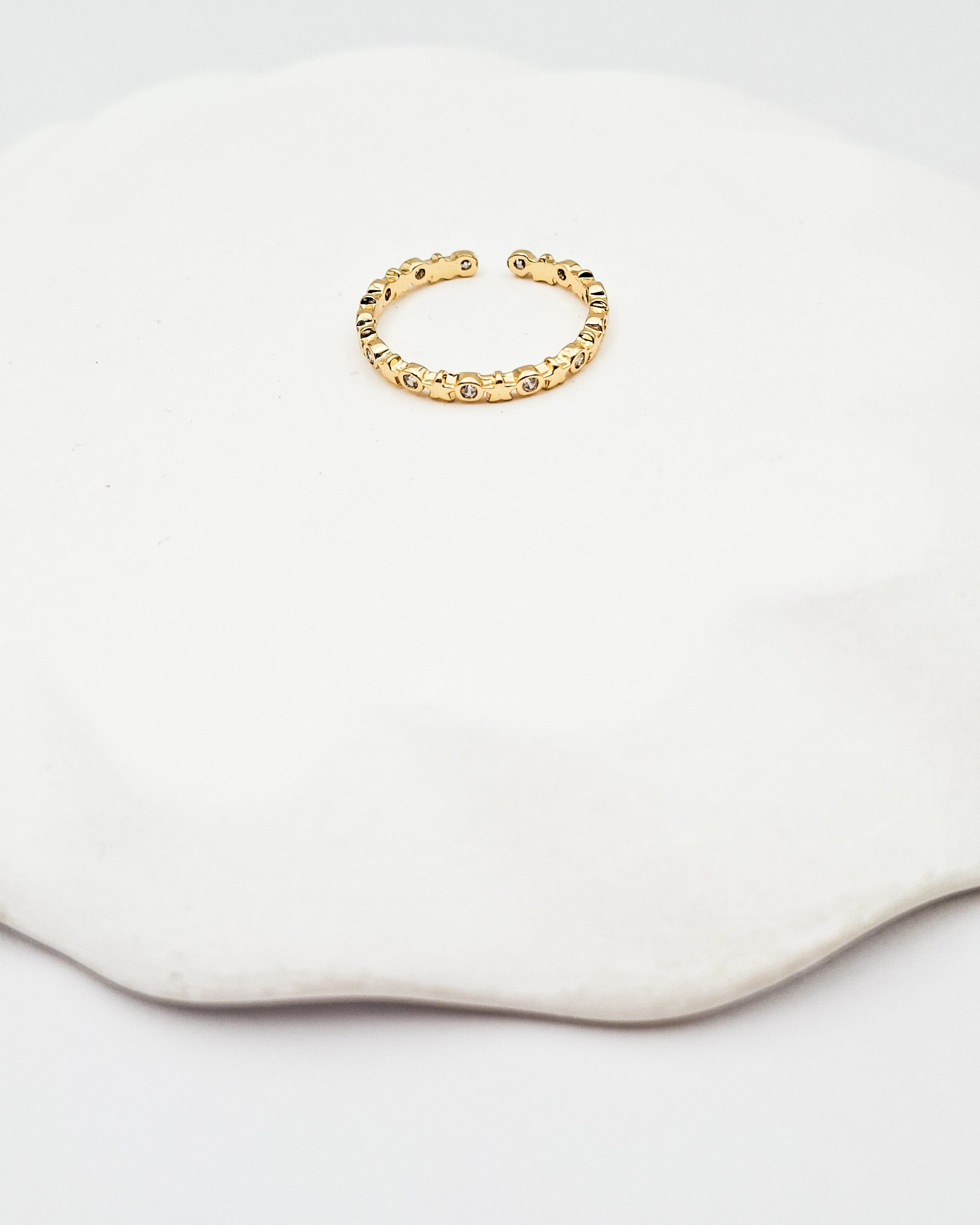 טבעת זירקונים וכוכבים