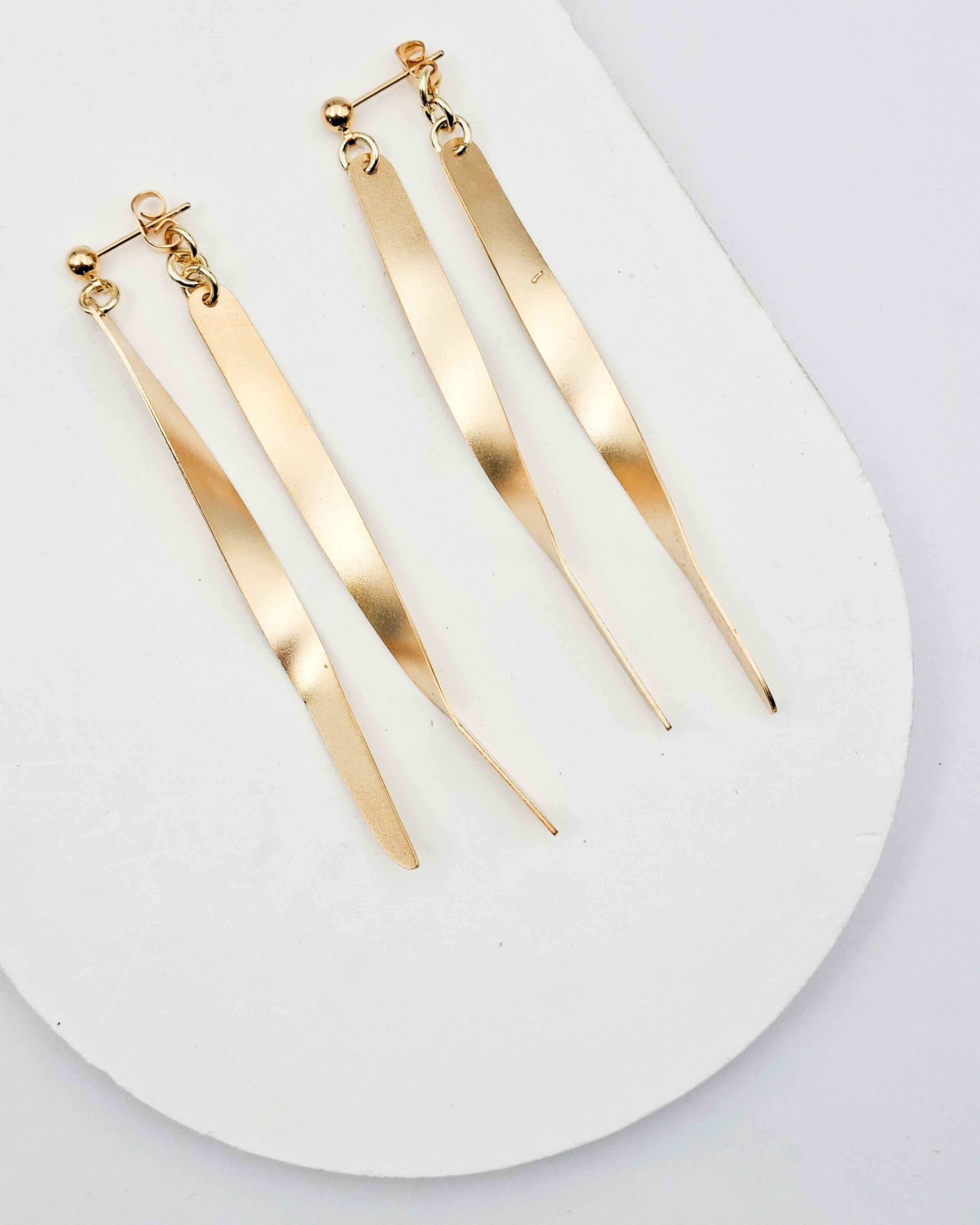 עגילים כפולים ארוכים מסובבים