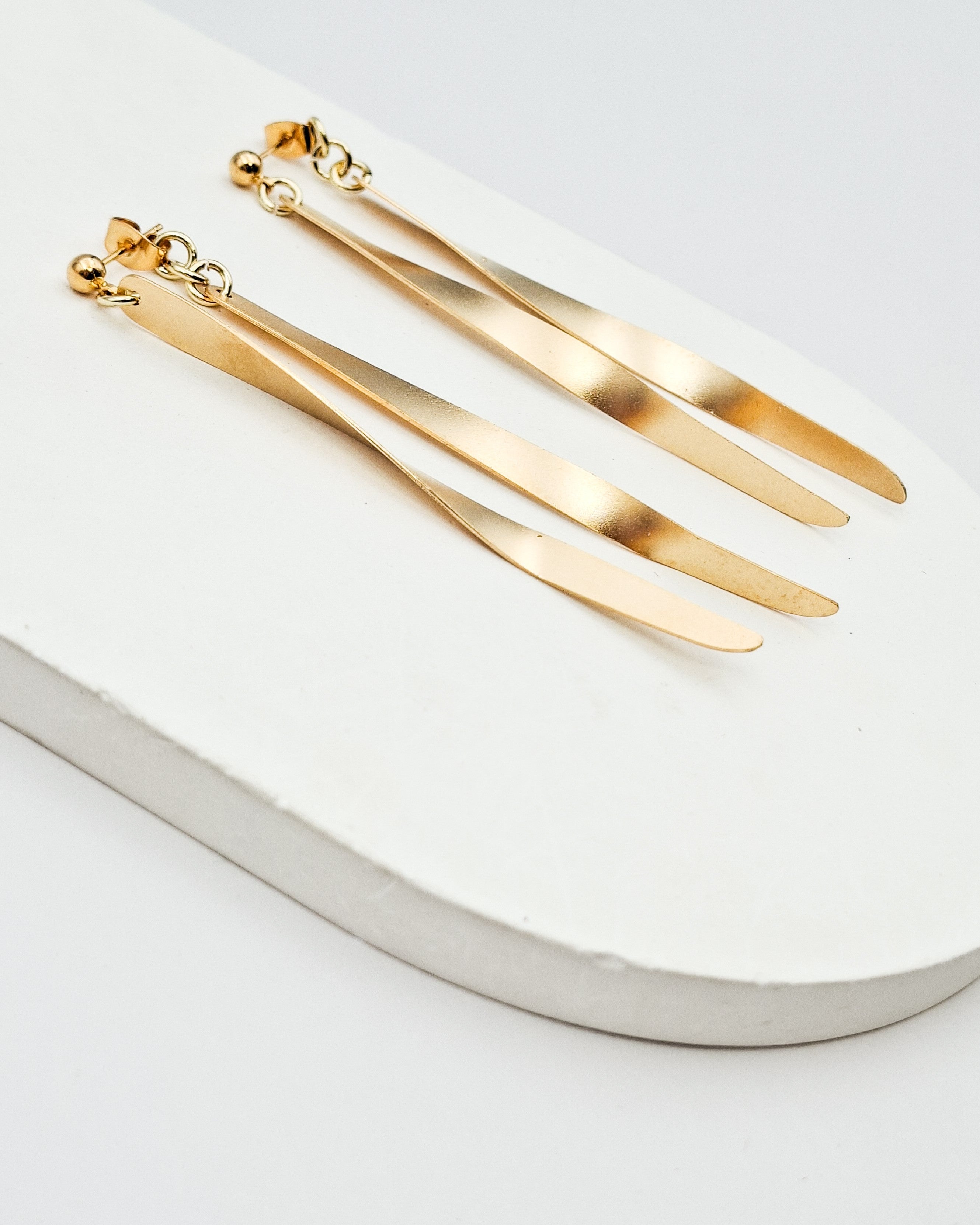 עגילים כפולים ארוכים מסובבים