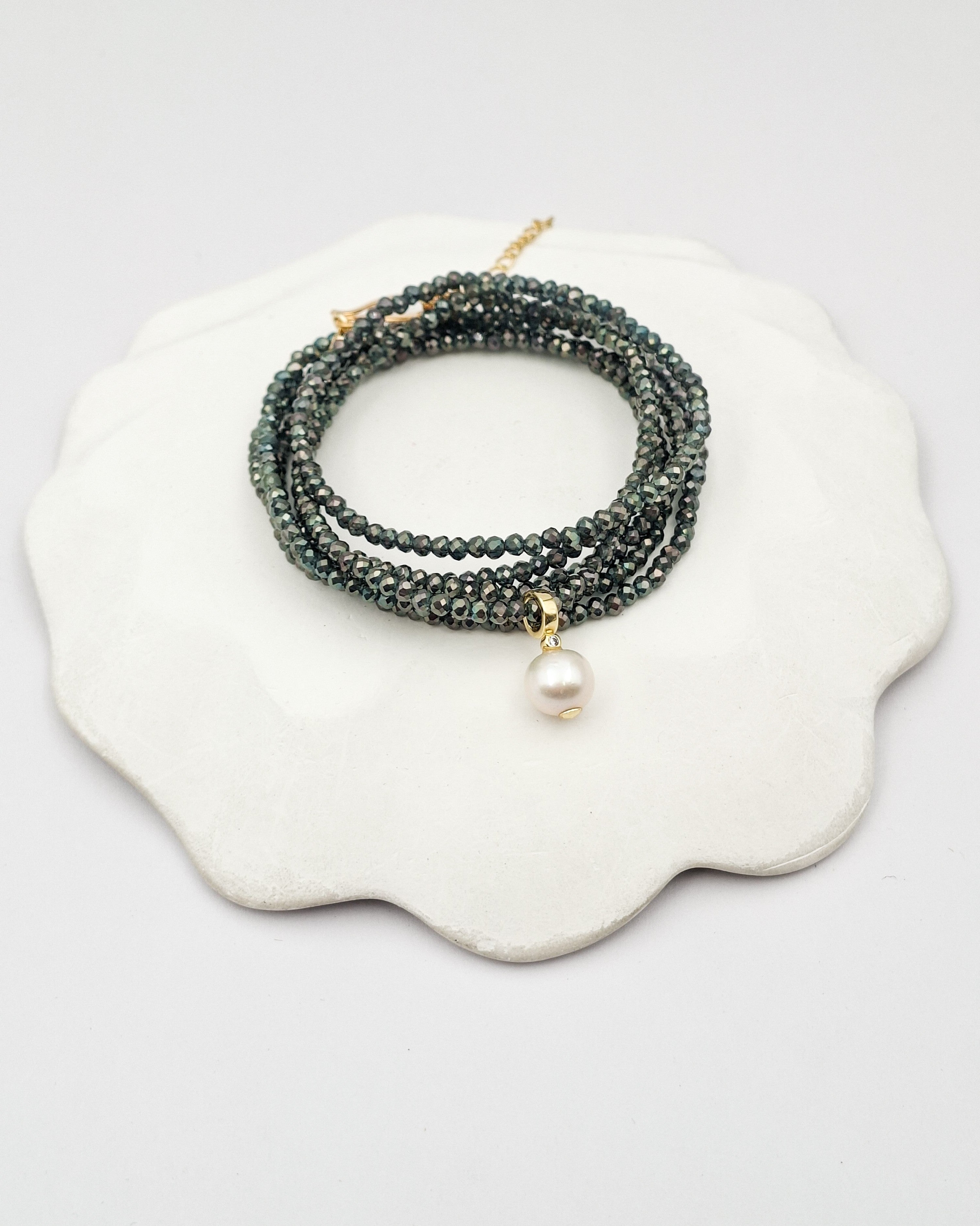 שרשרת קריסטלים ארוכה ופנינה