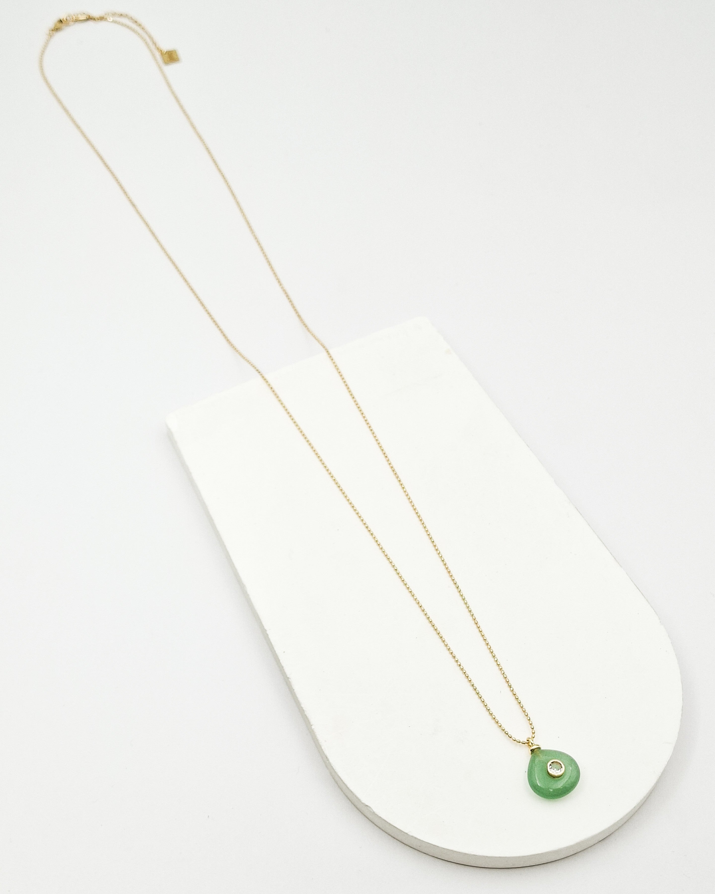 שרשרת אבן משובצת גריני