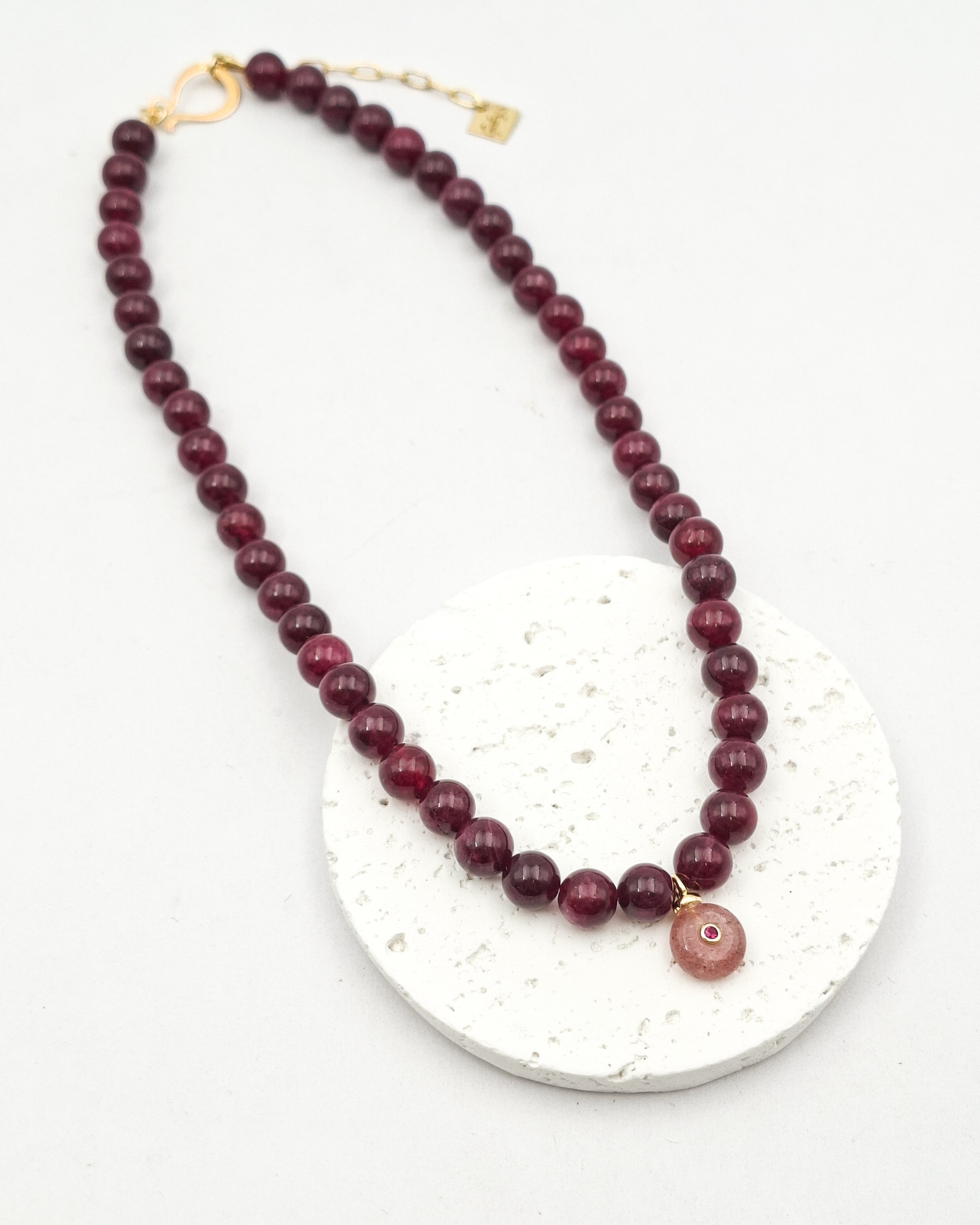 שרשרת אבנים נלי