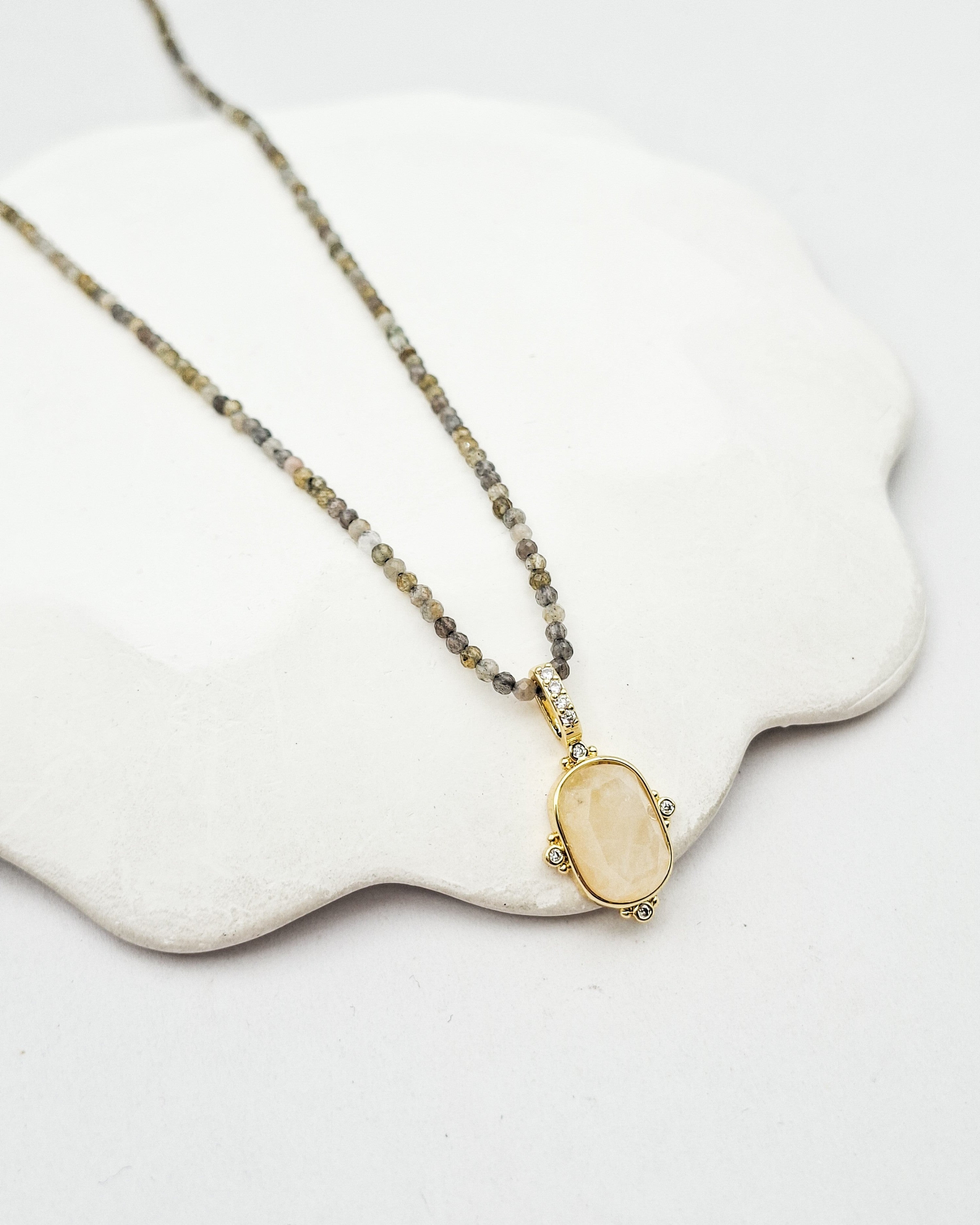 שרשרת אבנים מיני דייזי