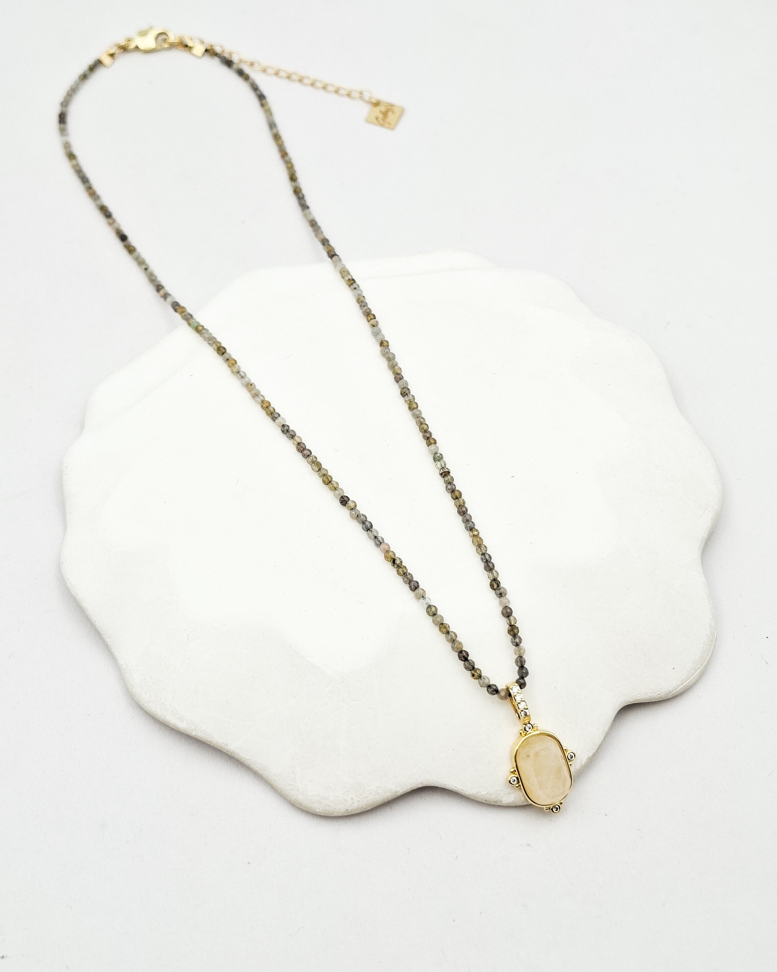 שרשרת אבנים מיני דייזי