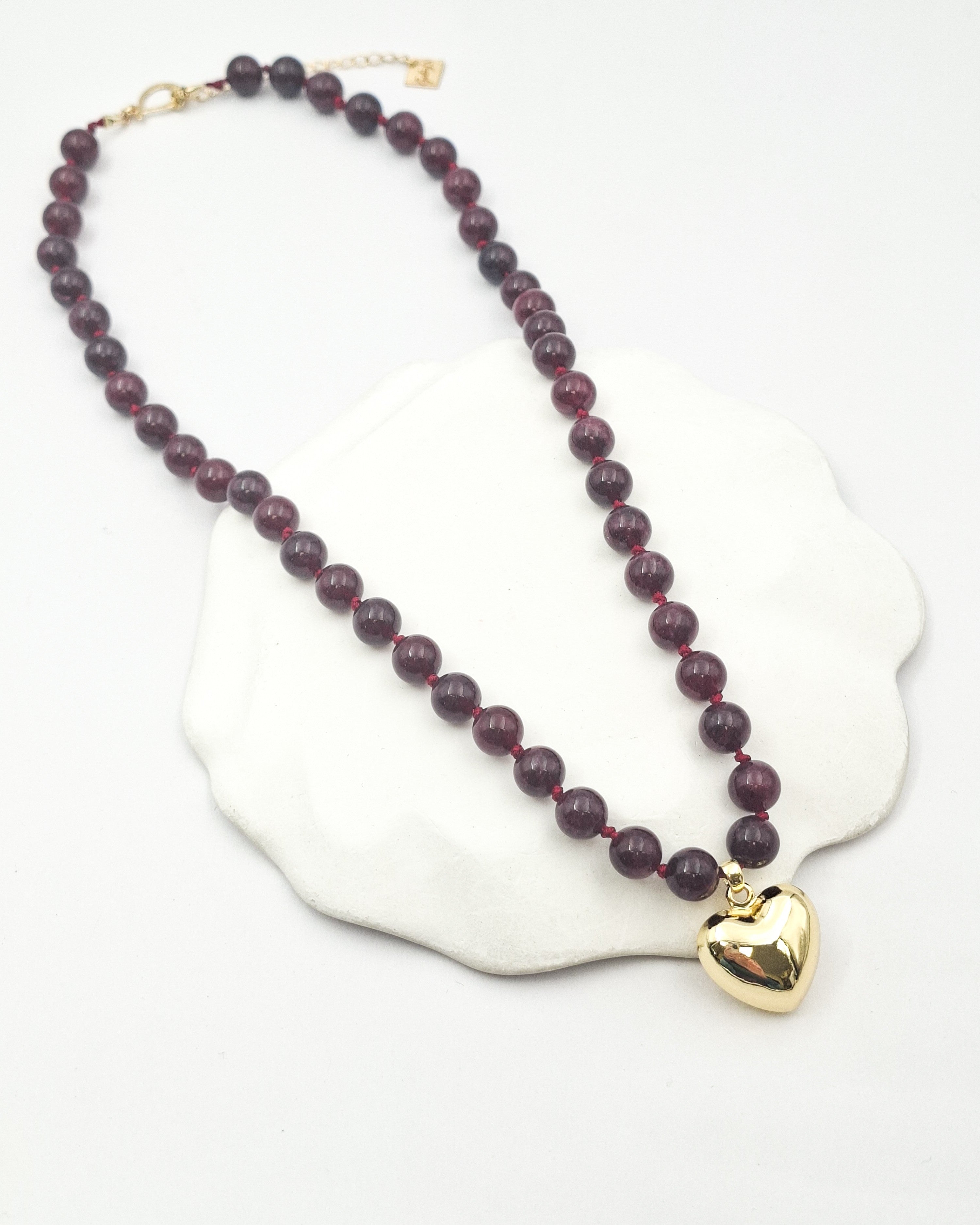 שרשרת אבנים קשירות יין הארט