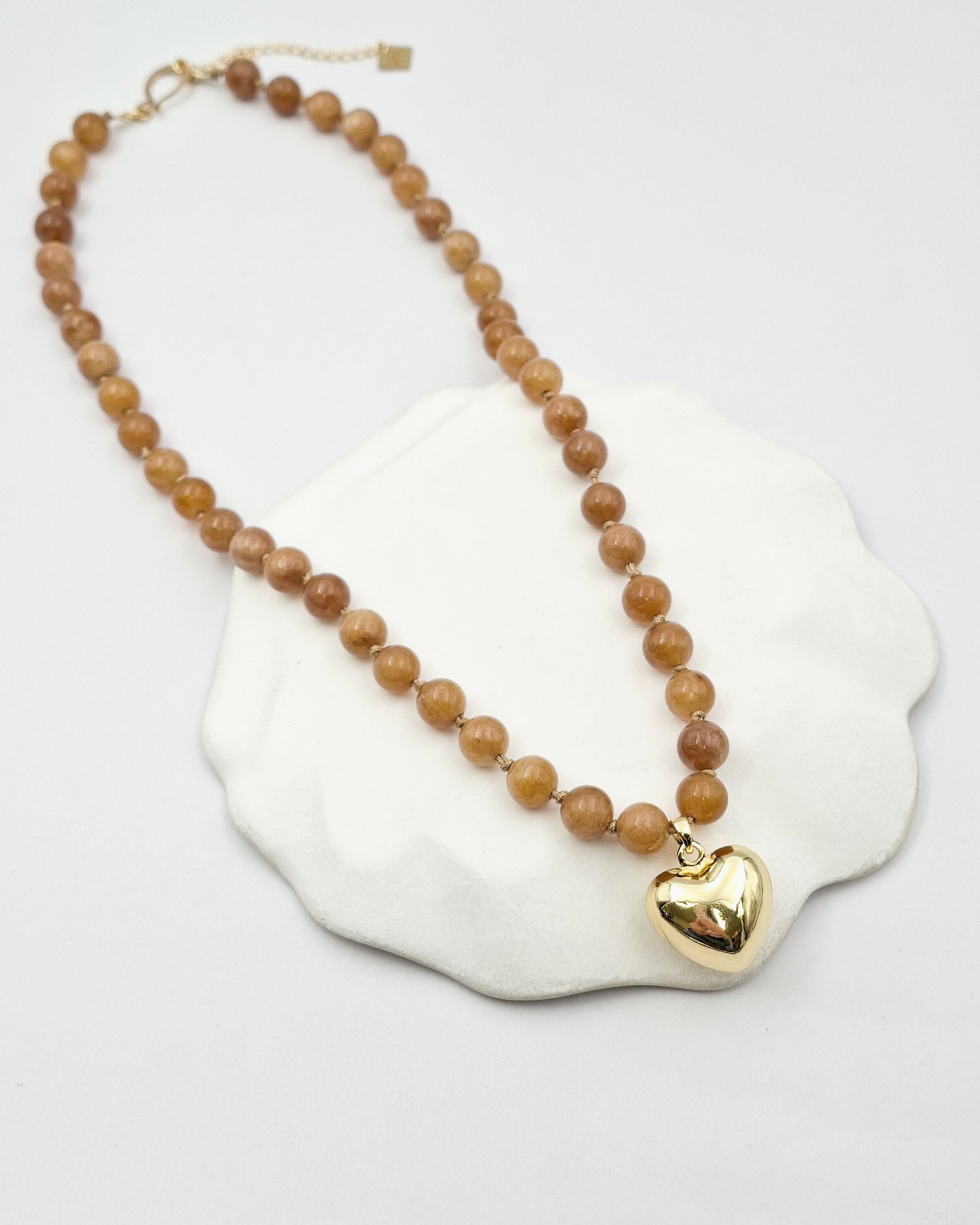 שרשרת אבנים קשירות חום הארט