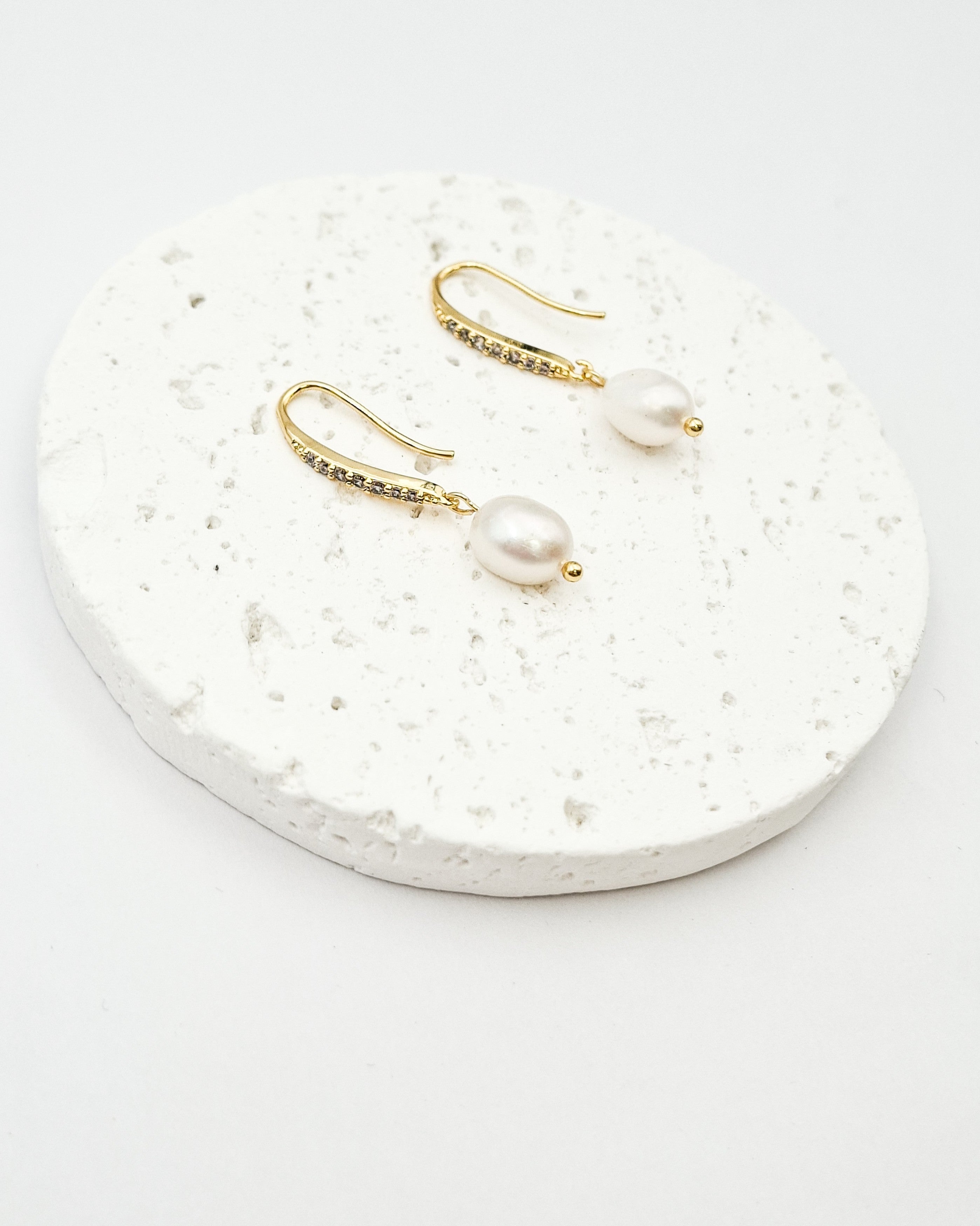 עגילים תלויים פרלה