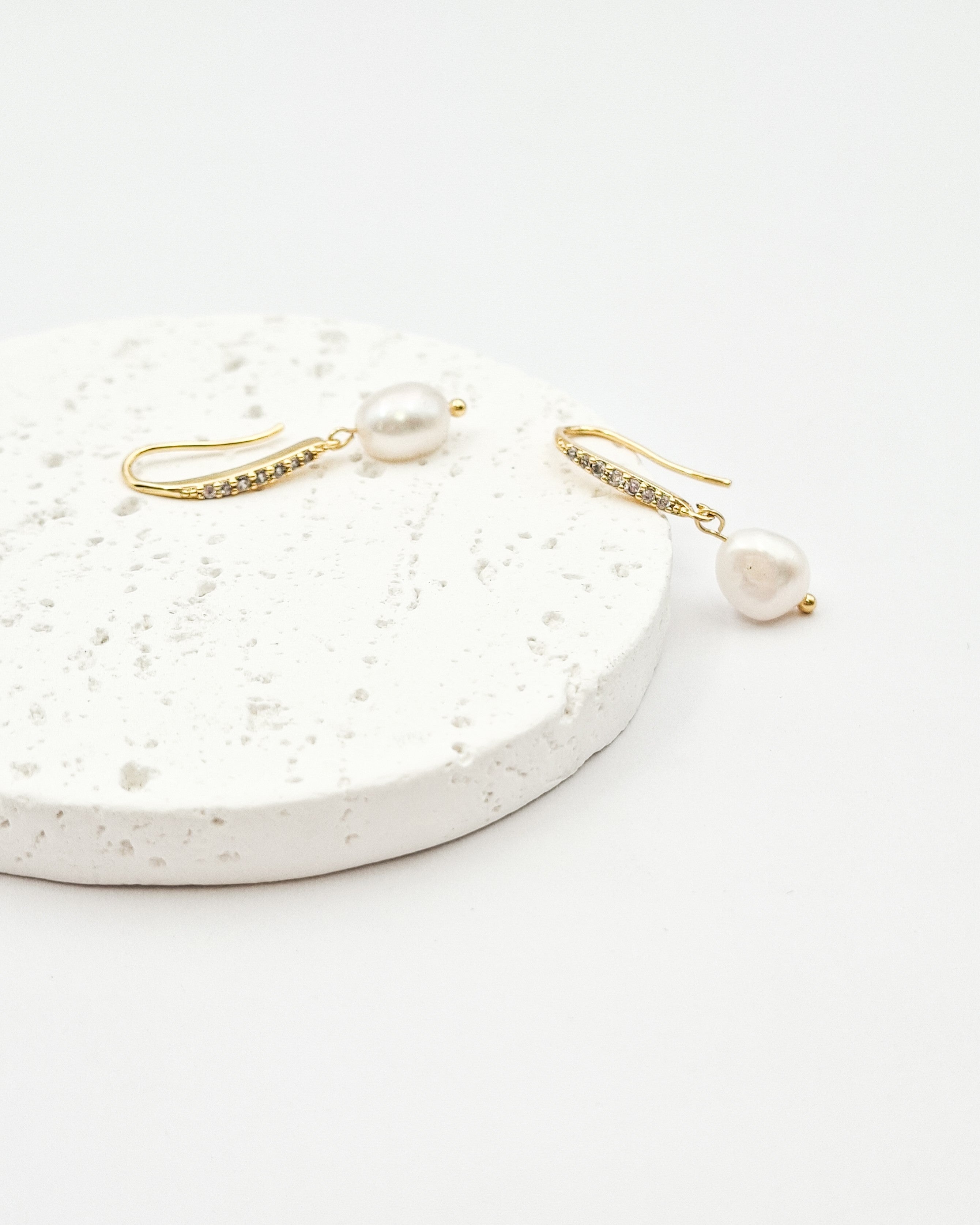 עגילים תלויים פרלה