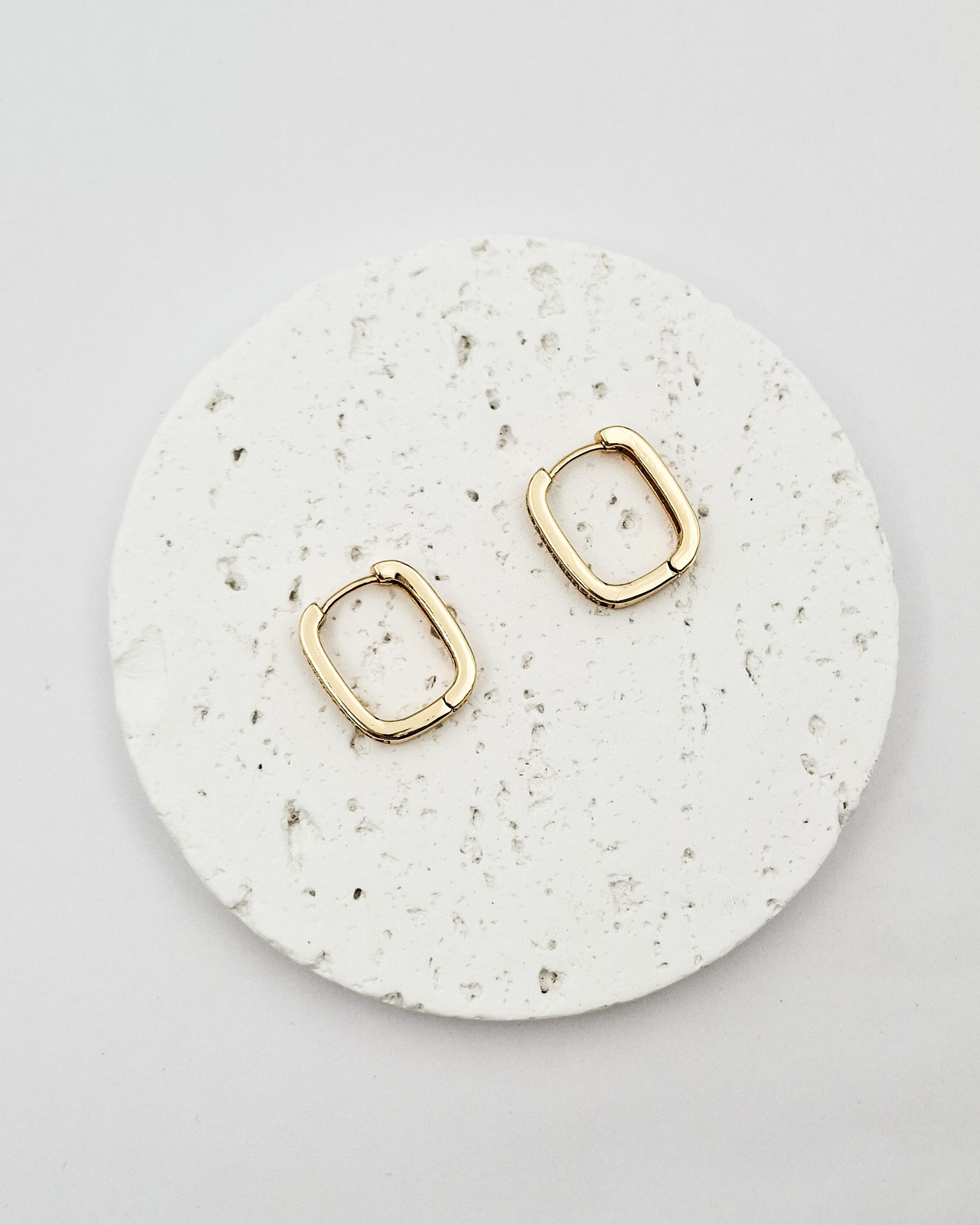 עגילי חישוק מרובע משובץ גדול