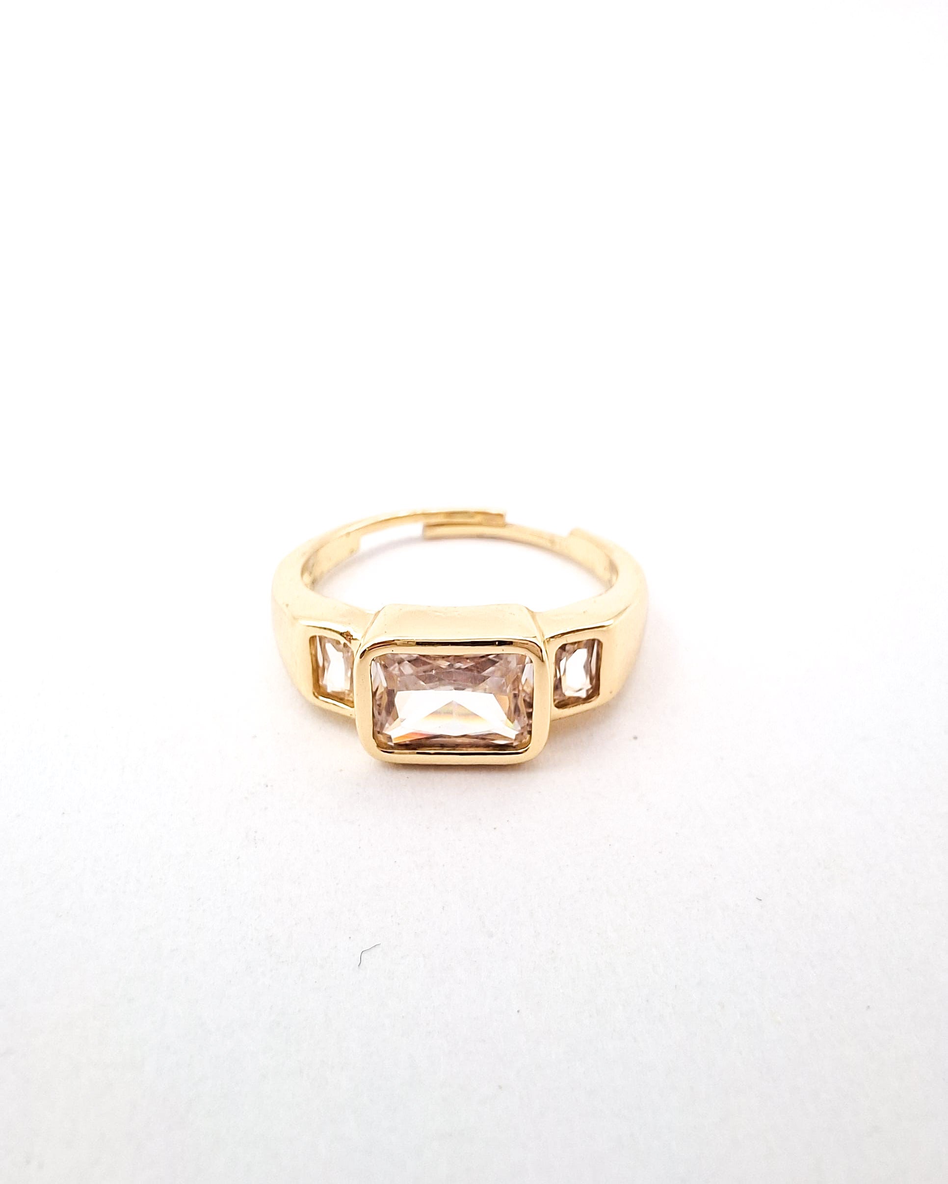 טבעת זירקונים זיו