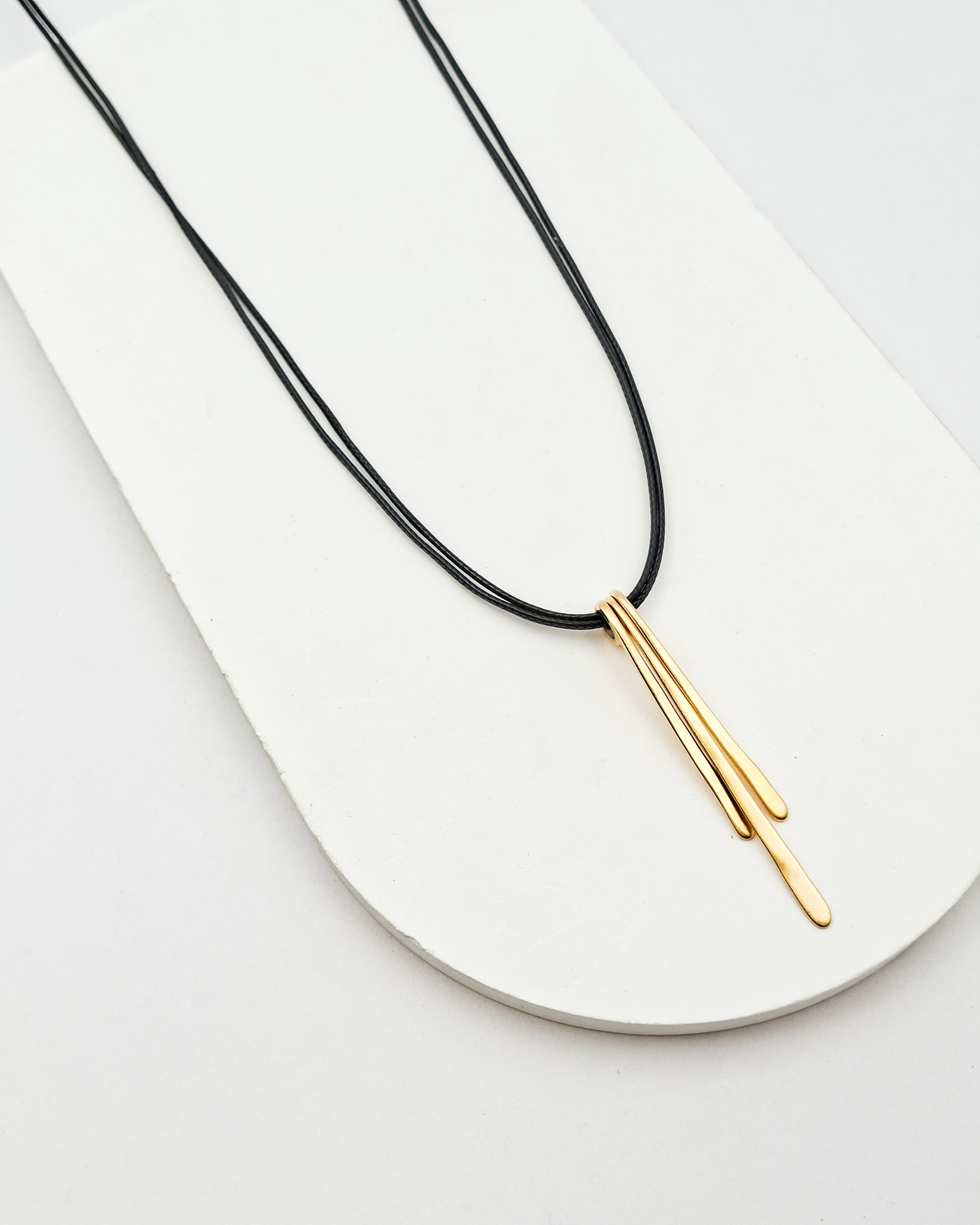 שרשרת קרן עבודת יד בגדלים שונים