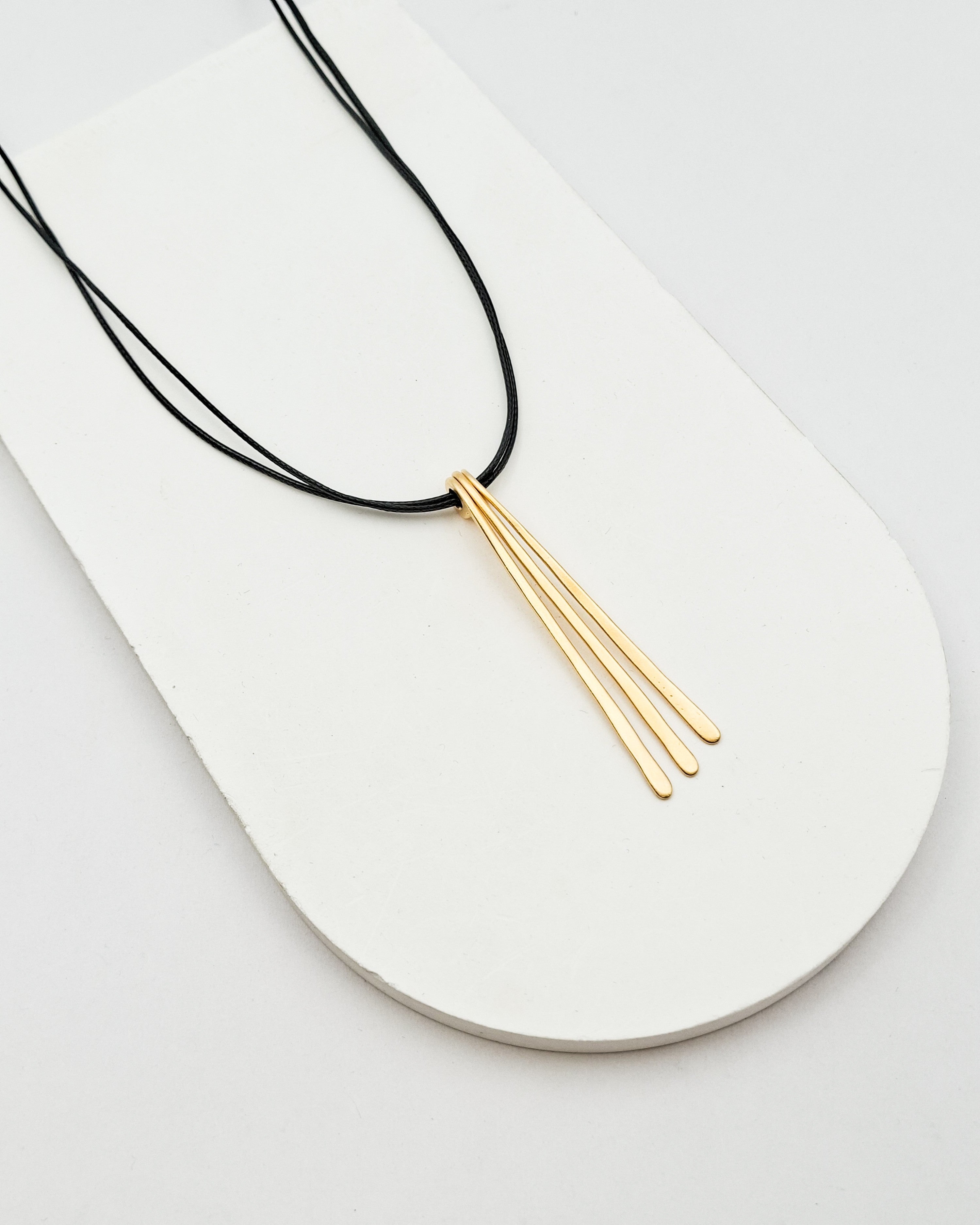 שרשרת קרן עבודת יד בגדלים שונים