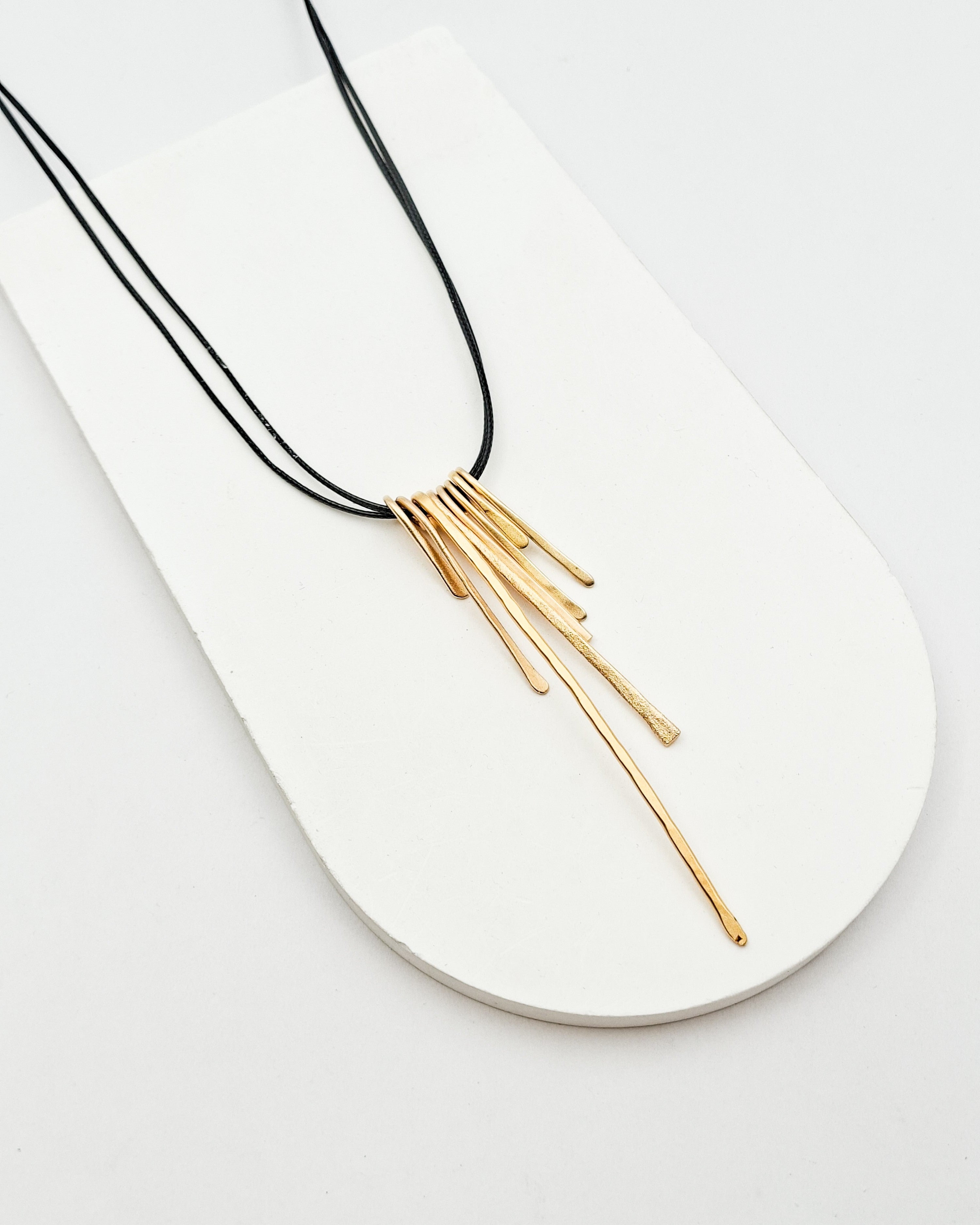 שרשרת קרן עבודת יד בגדלים שונים