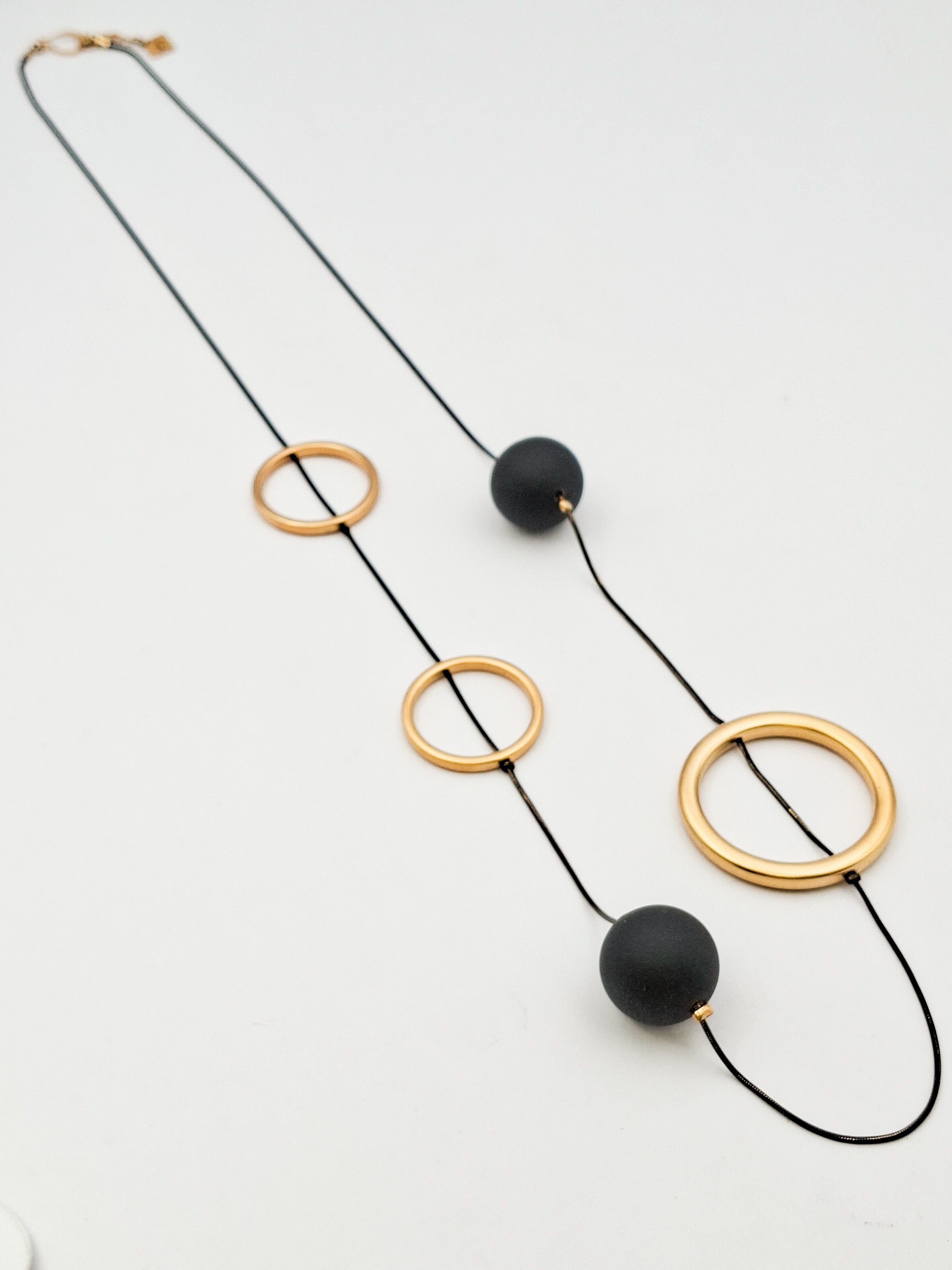 שרשרת כדורי סיליקון